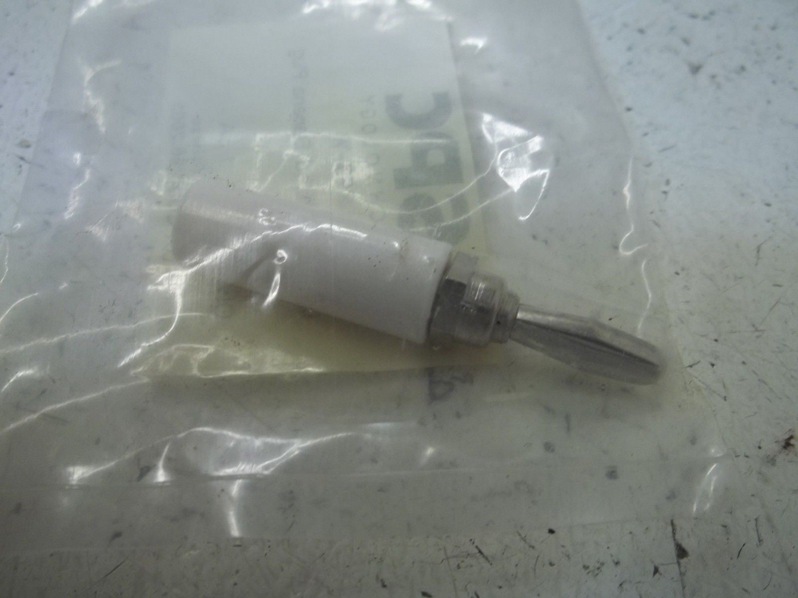 LOT OF 5 SPC 853-W INSULATED BANANA PLUG (WHITE) *NEW IN A BAG*