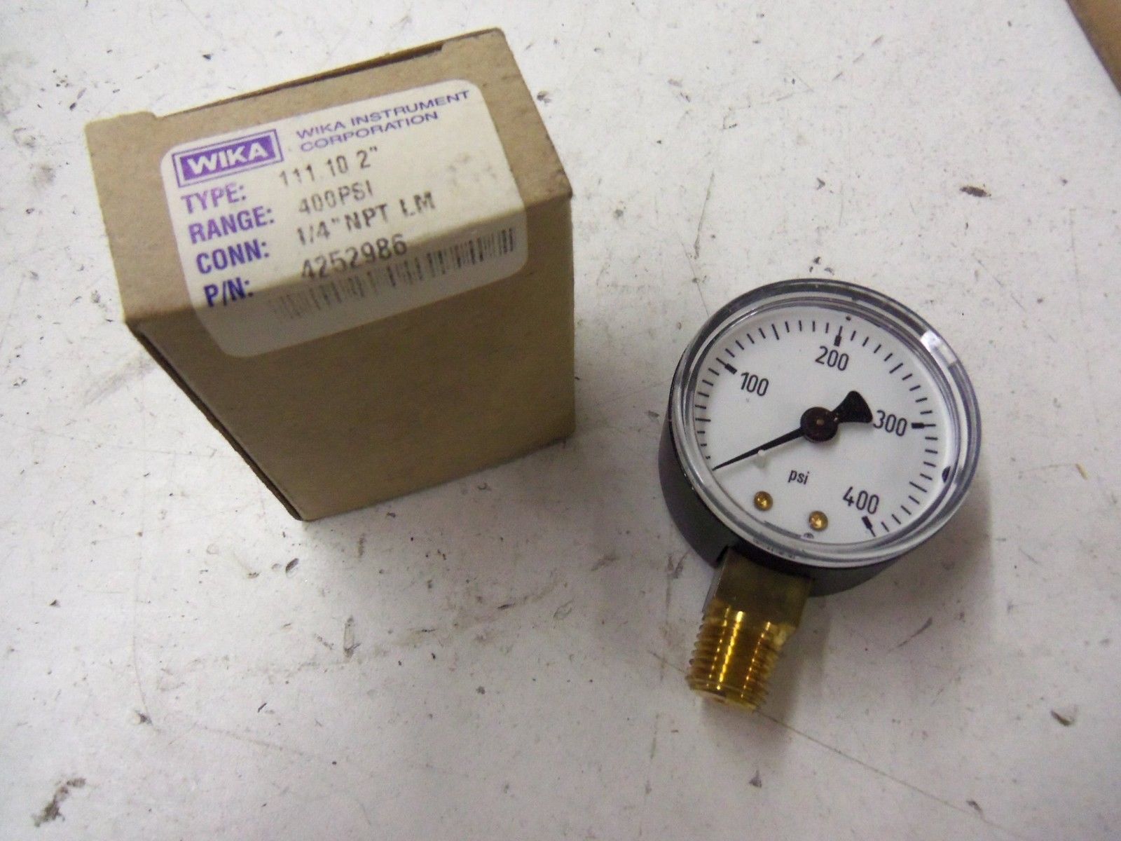 LOT OF 5 WIKA 111.10 2" 400 PSI 4252986 *NEW IN BOX*