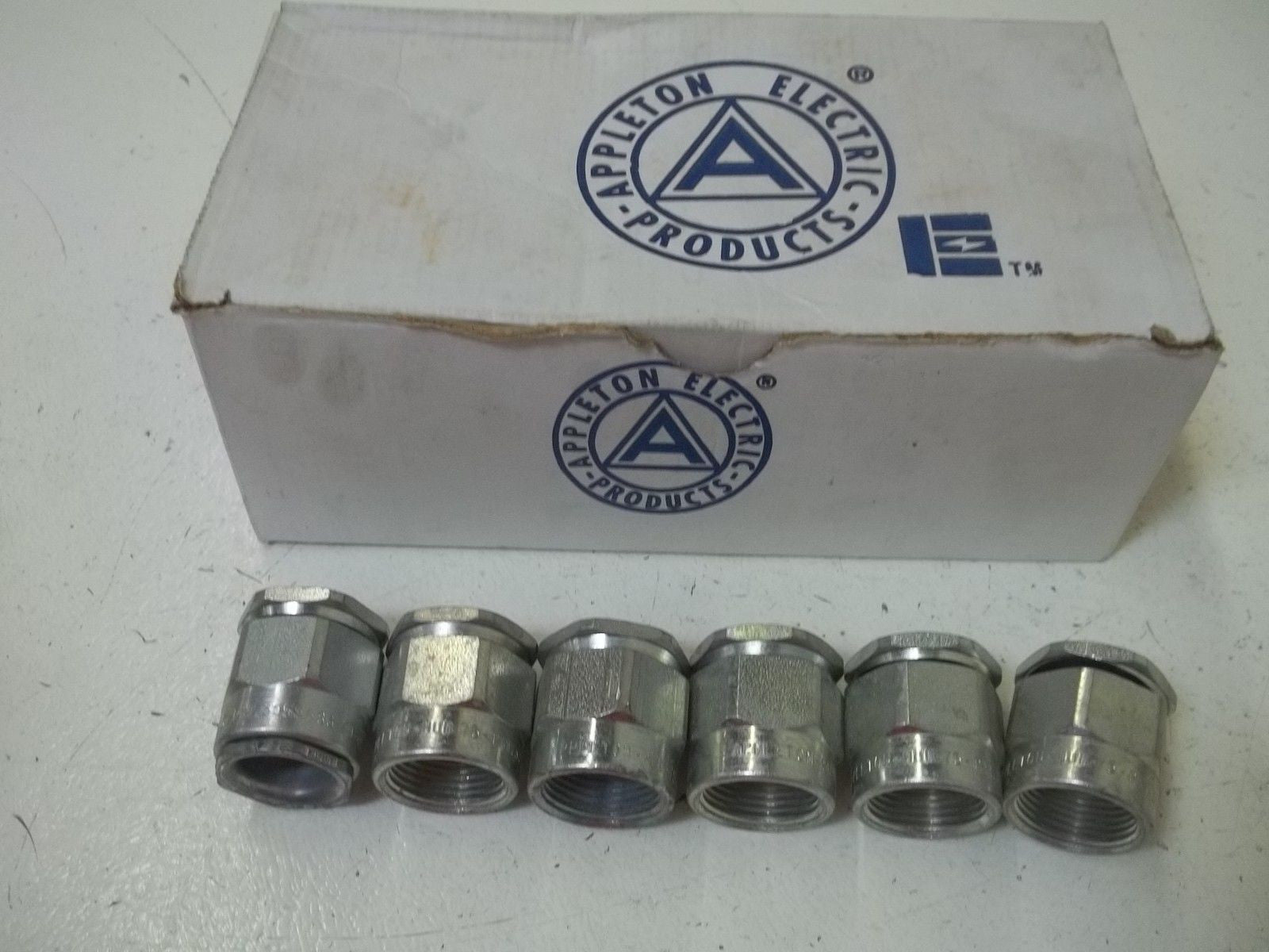LOT OF 6 APPLETON HUB-75 3/4" STEEL CONDUIT HUBS *NEW IN BOX*