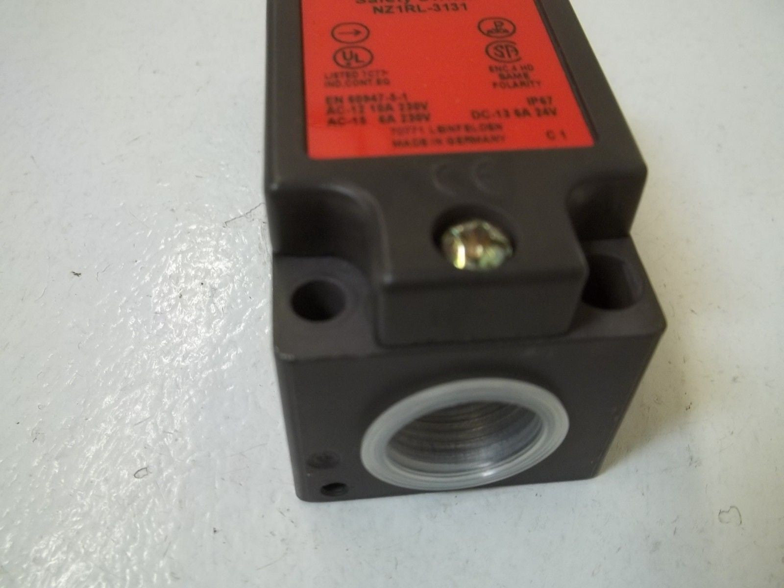 LOT OF 6 EUCHNER NZ1RL-3131 SAFETY LIMIT SWITCH *NEW IN BOX*