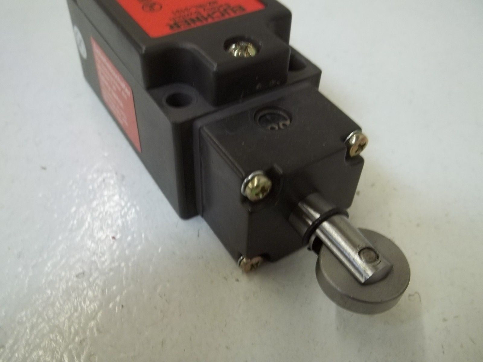 LOT OF 6 EUCHNER NZ1RL-3131 SAFETY LIMIT SWITCH *NEW IN BOX*