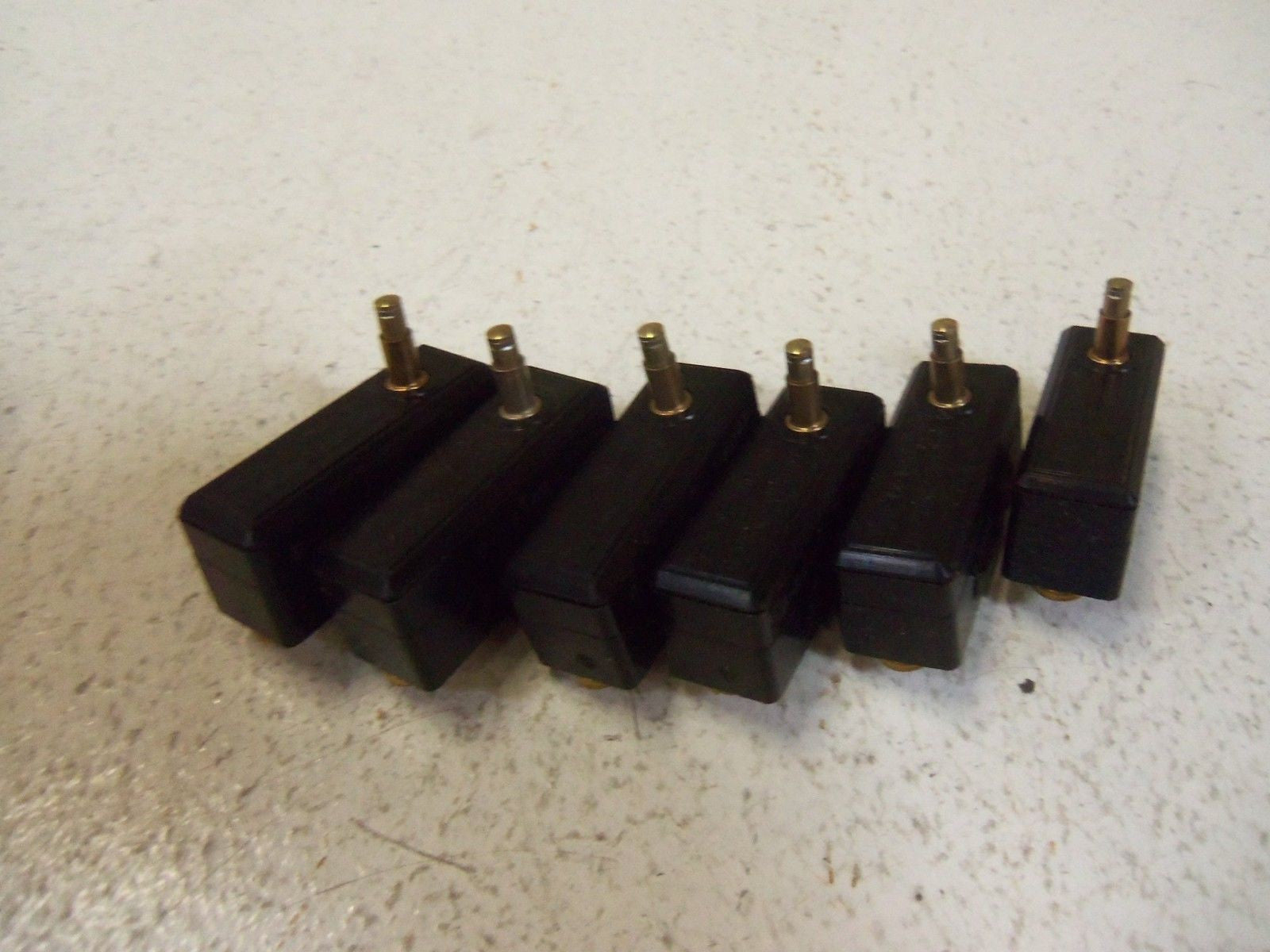 LOT OF 6 MICRO LIMIT SWITCH B-RS-A2 *NEW NO BOX*