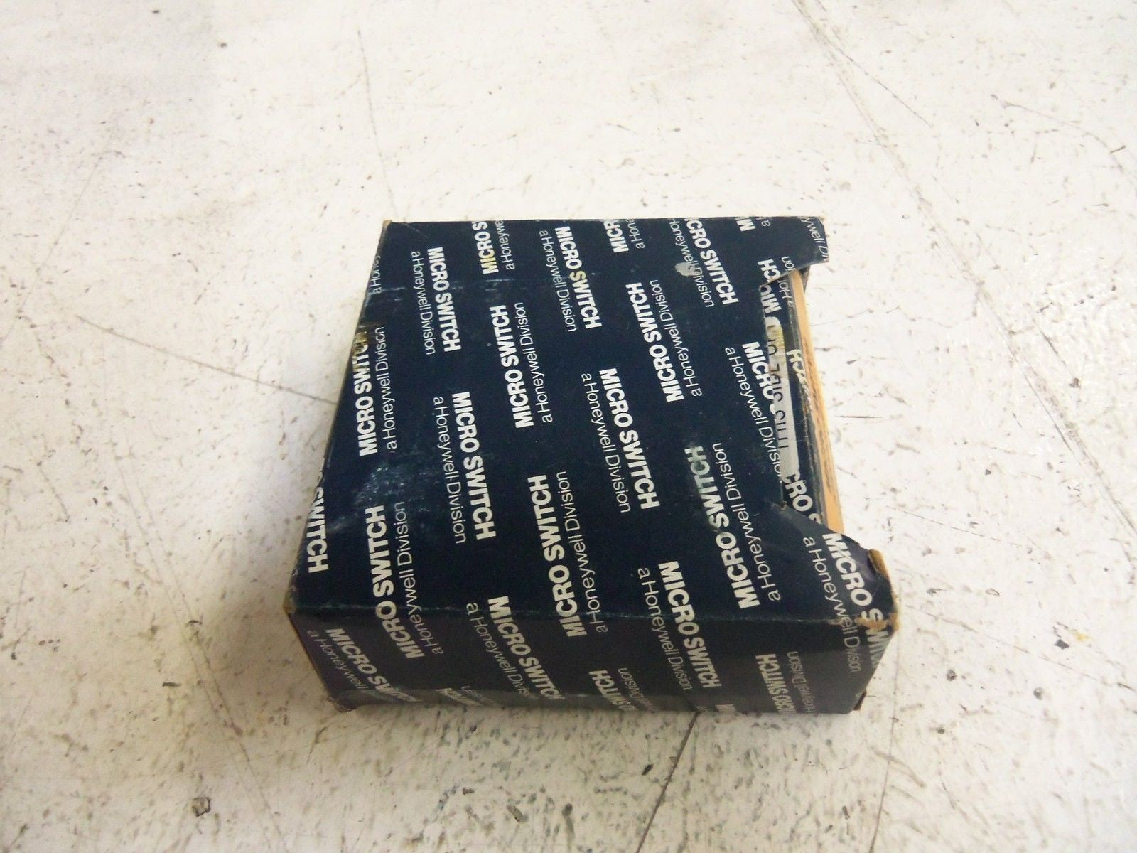 LOT OF 6 MICROSWITCH BZ-RSX SNAP ACTION BASIC SWITCH *NEW IN BOX*