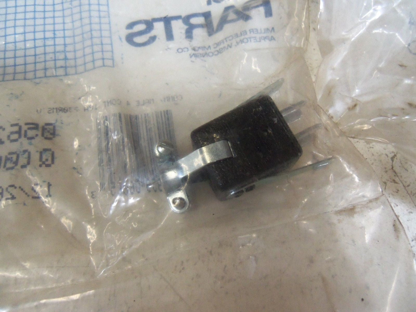 LOT OF 6 MILLER MALE CONNECTOR 056264 *NEW IN FACTORY BAG*