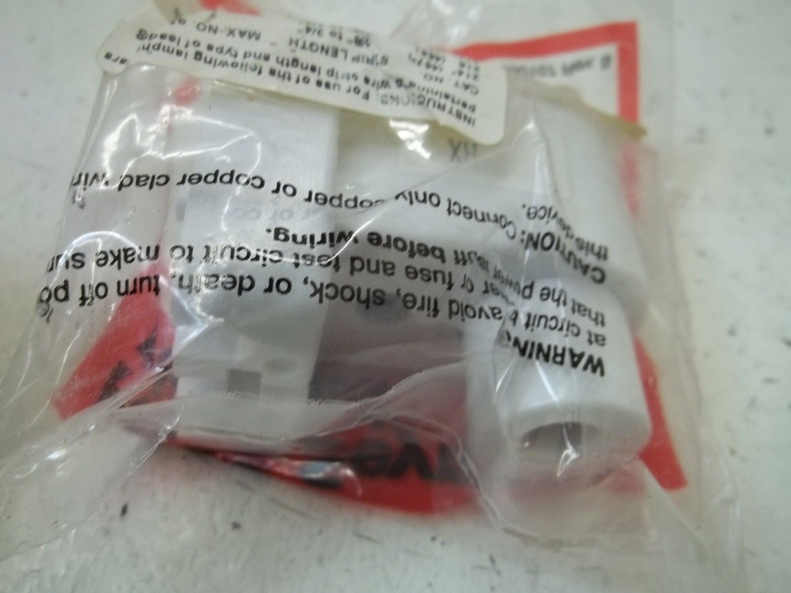 LOT OF 6 PASS & SEYMOUR 466 FLUORESCENT LAMPHOLDER 660W 1000V *NEW IN BOX*