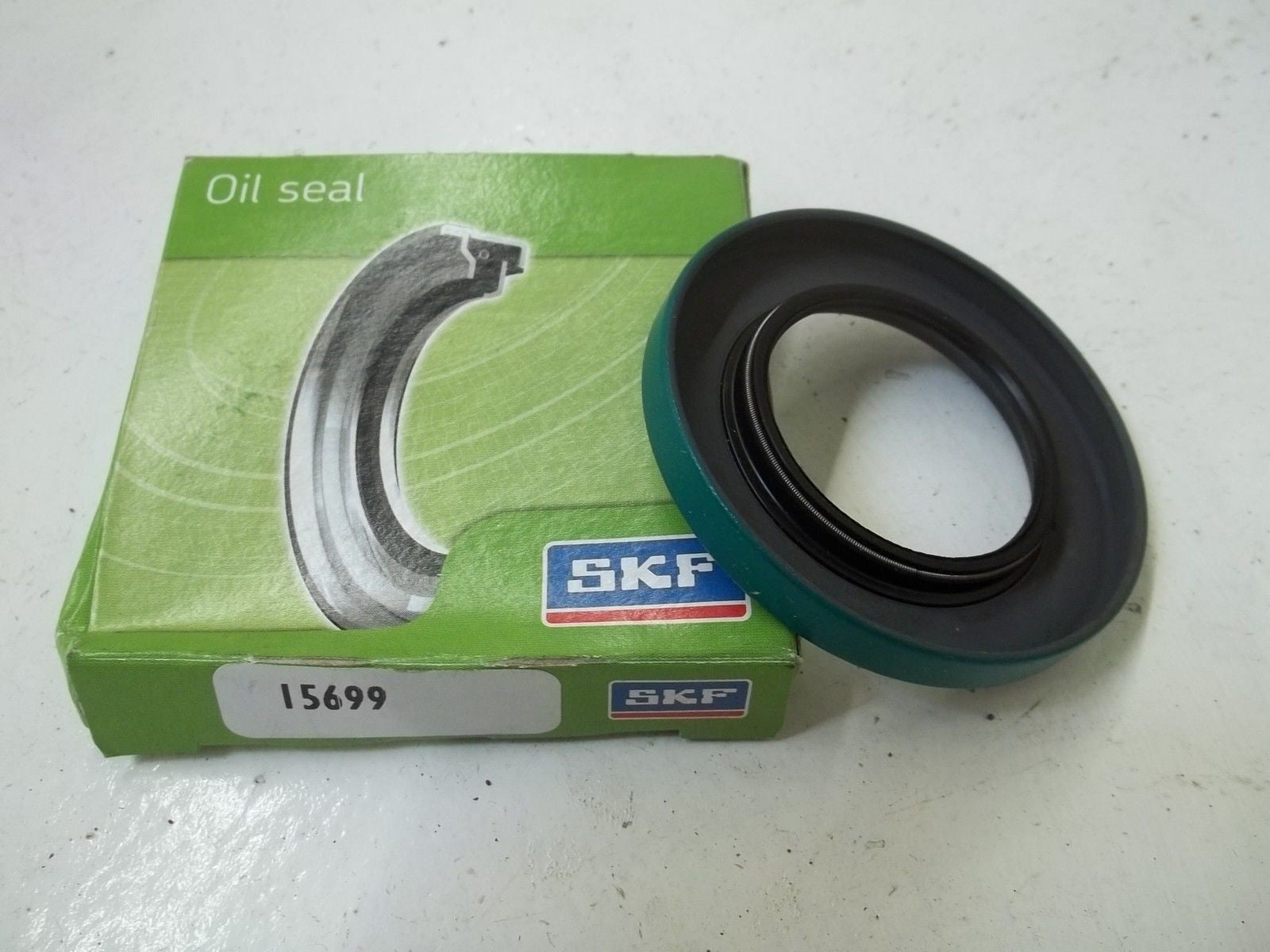 LOT OF 6 SKF 15699 OIL SEAL *NEW IN BOX*