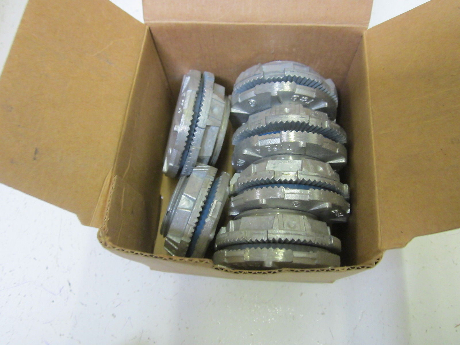 LOT OF 6 THOMAS & BETTS H125CAP 1-1/4" CAP OFFS *NEW IN BOX*