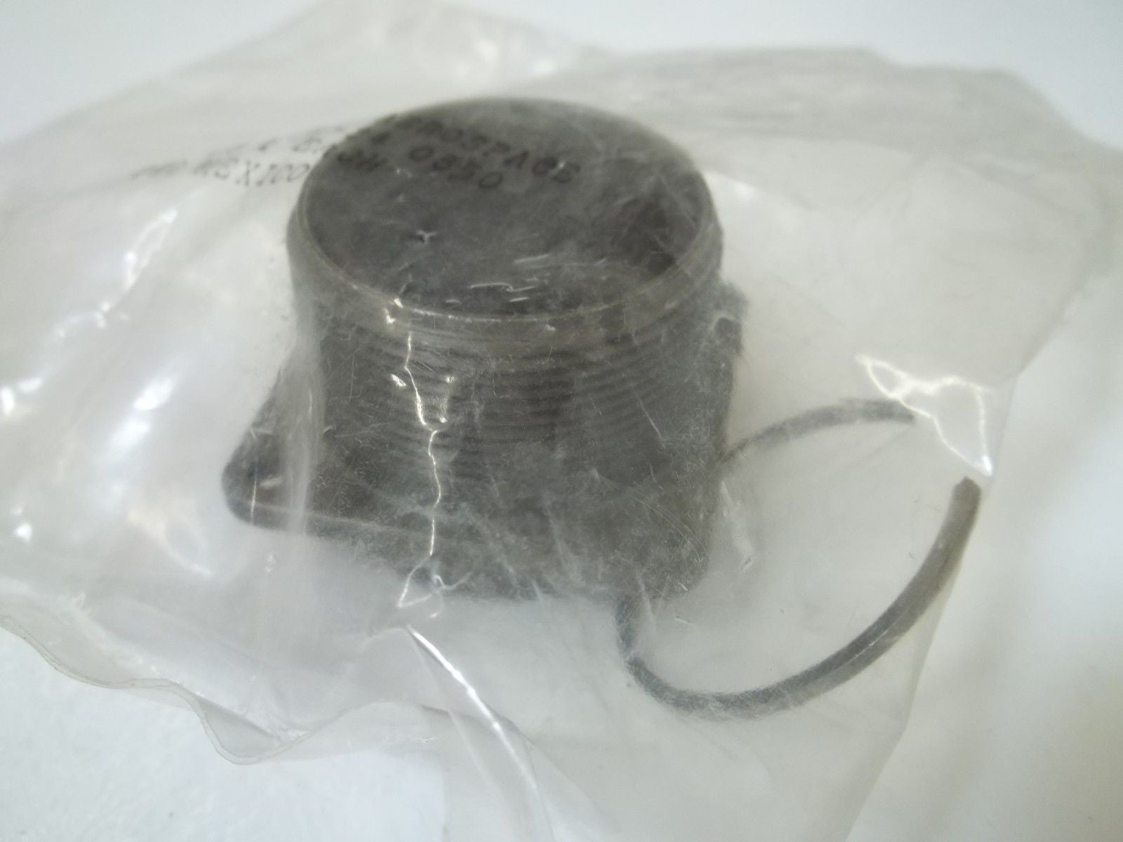 LOT OF 7 AMPHENOL 97-3102A-24 CONNECTOR *NEW IN A FACTORY BAG*