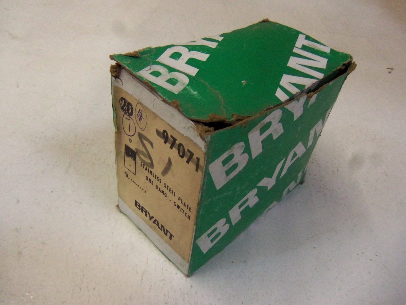 LOT OF 7 BRYANT 97071 *NEW IN BOX*