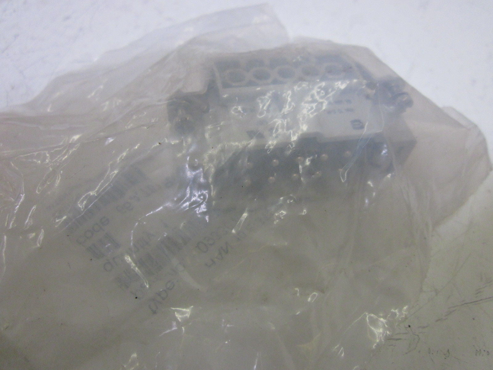LOT OF 7 HARTING 09330102601 03 *NEW IN A FACTORY BAG*