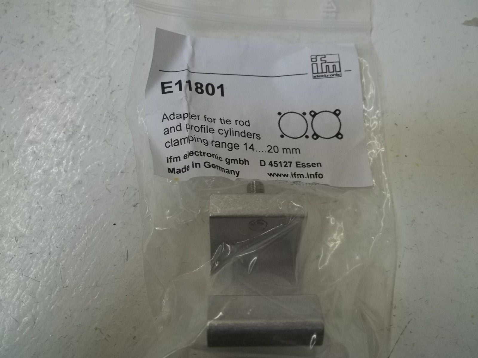 IFM EFECTOR E11801 TIE-ROD CYLINDER BRACKET *NEW IN FACTORY BAG*