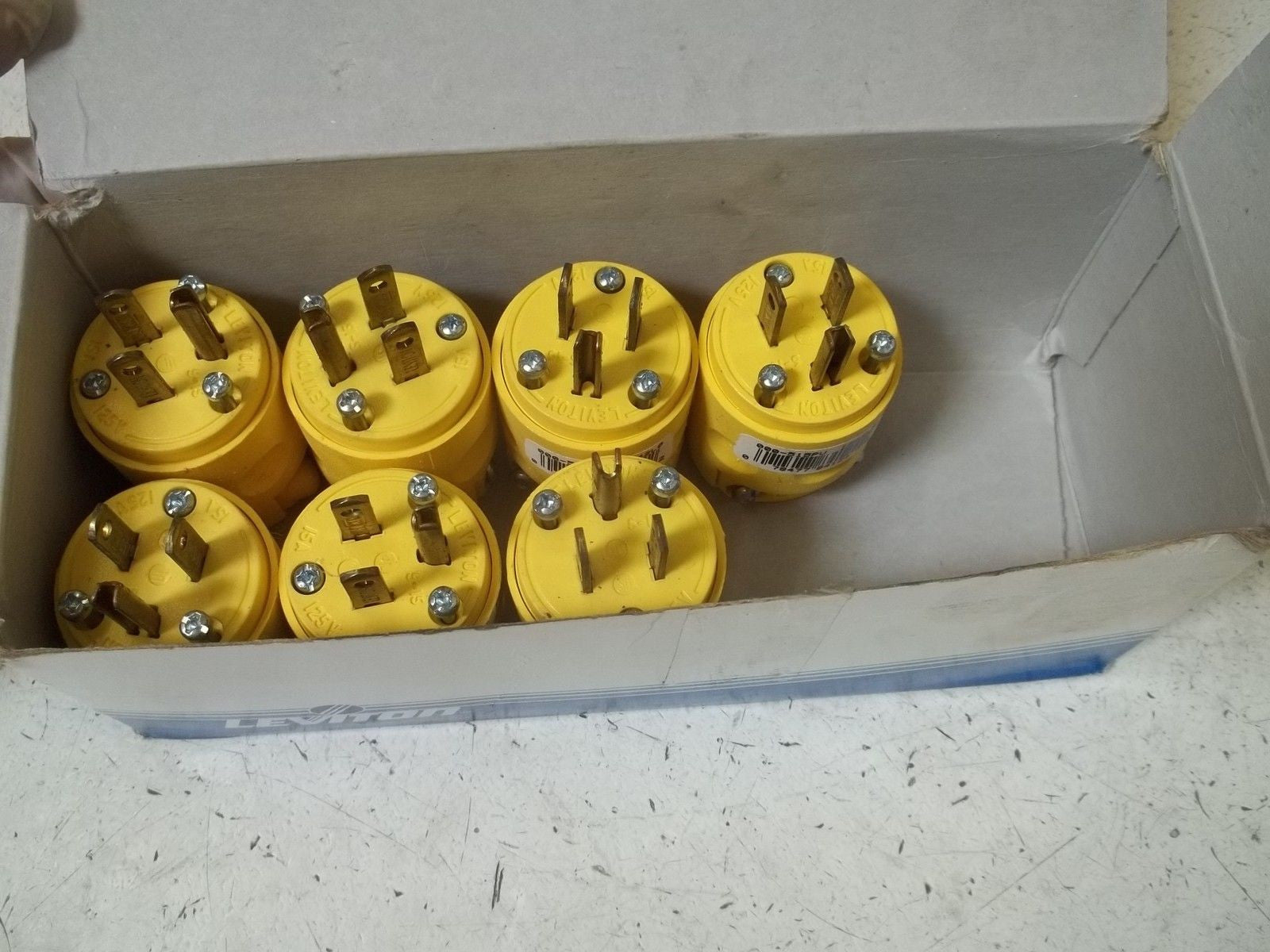 LOT OF 7 LEVITON 515PV 2-POLE 3-WIRE ROUND PLUG *NEW IN BOX*