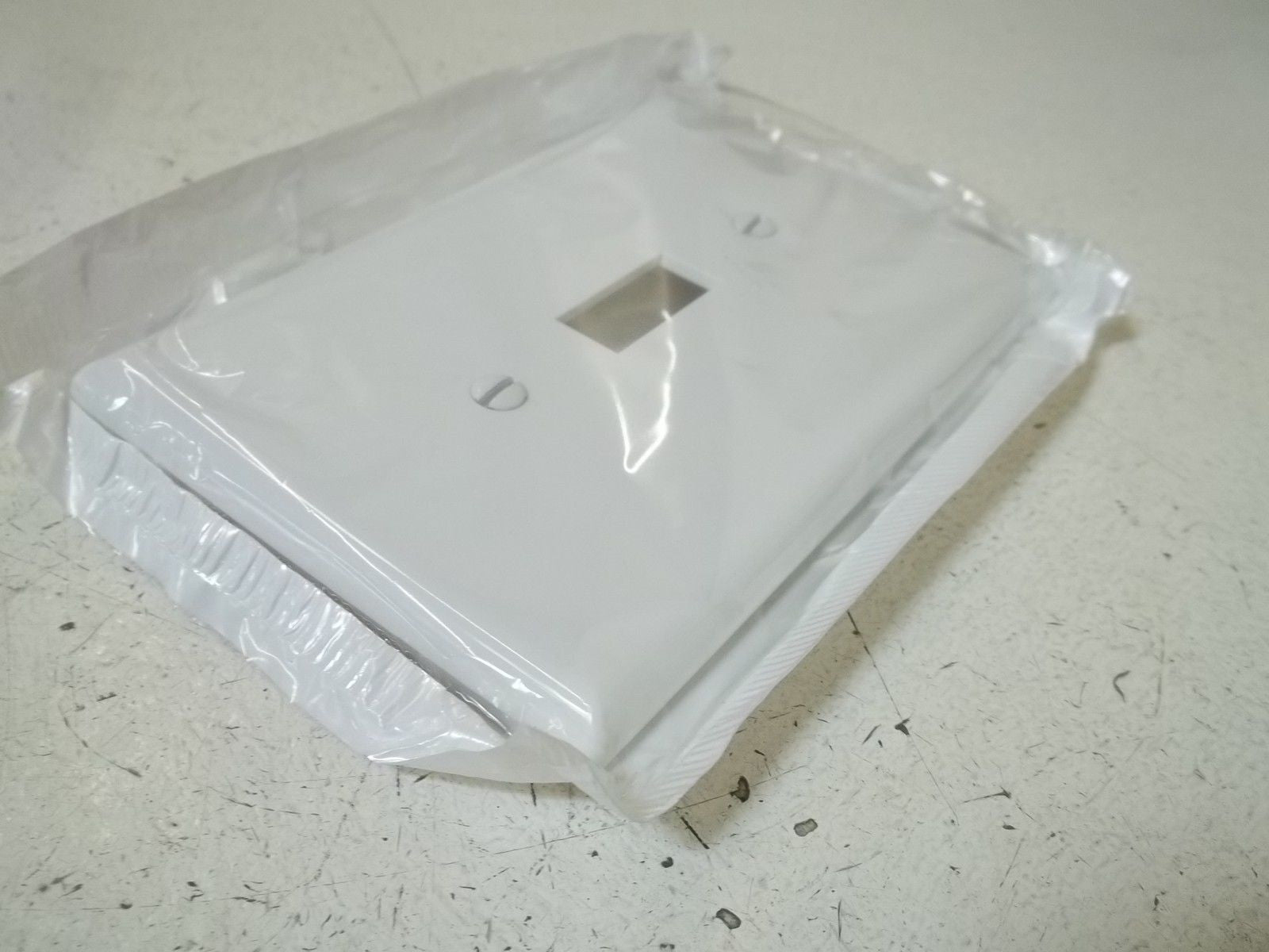 LOT OF 7 LEVITON M52-PJ1-WM UNBREAKABLE NYLON WALLPLATES*NEW IN BOX*