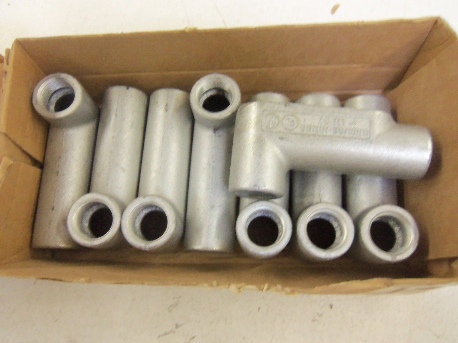 LOT OF 8 CROUSE-HINDS COOPER LB37 CONDUIT *NEW IN BOX*