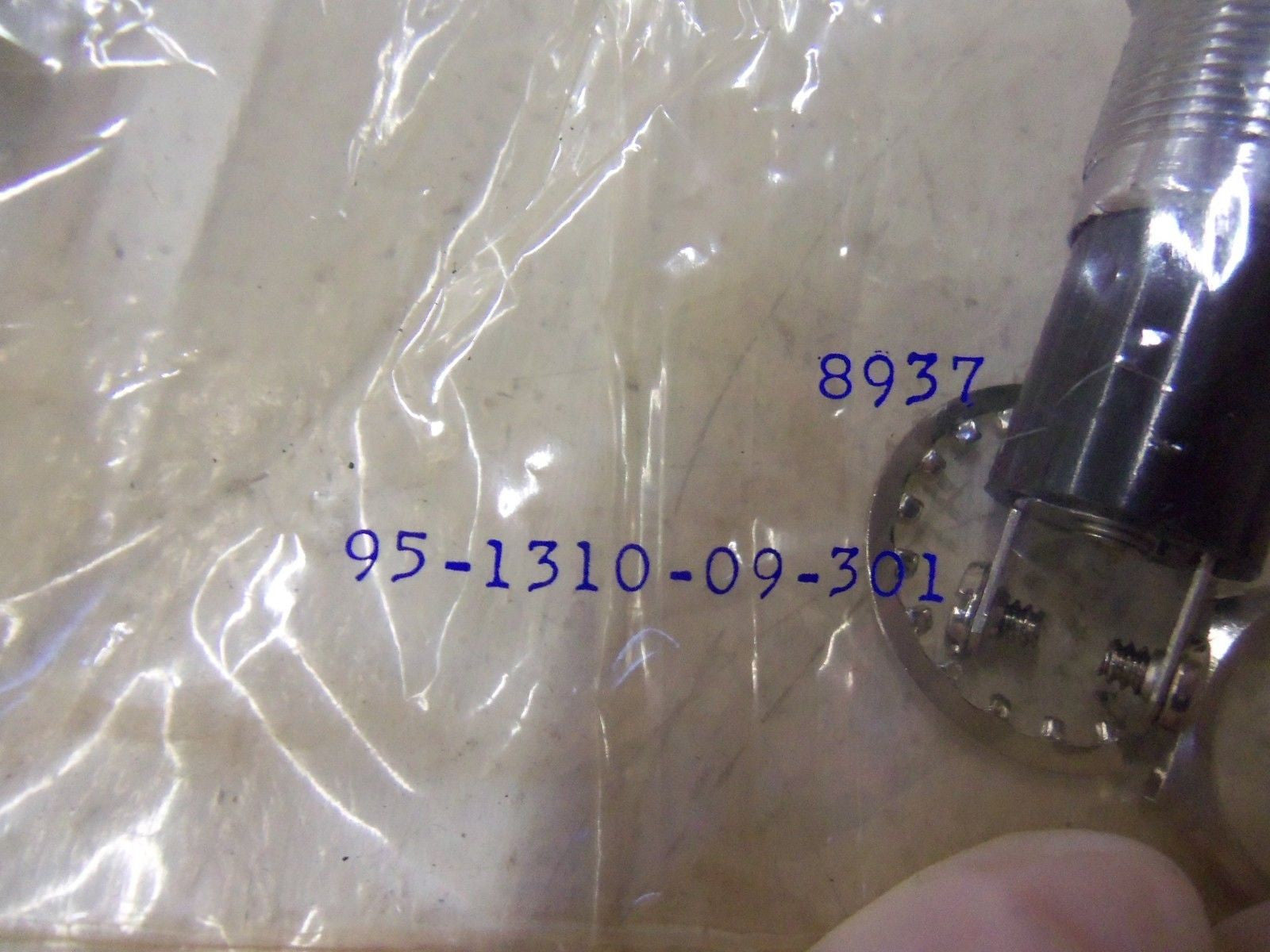 LOT OF 8 DIALIGHT LIGHT SOCKET 95-1310-09-301 *NEW IN FACTORY BAG*