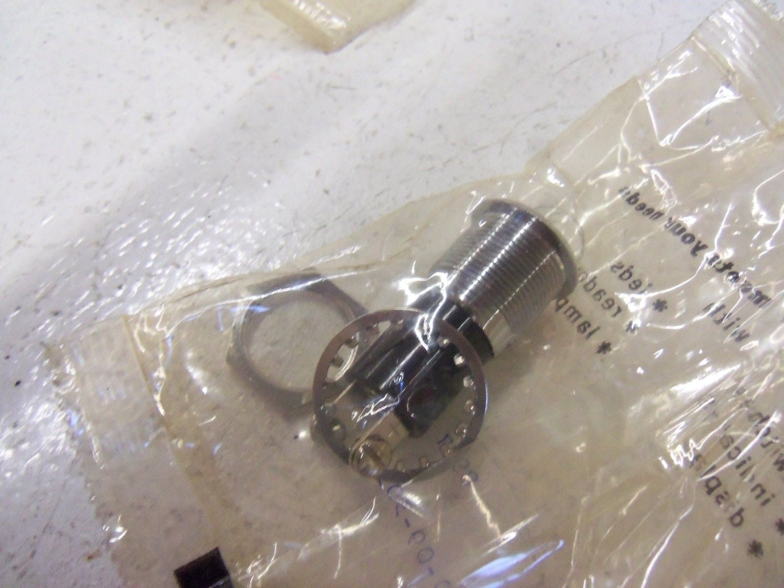 LOT OF 8 DIALIGHT LIGHT SOCKET 95-1310-09-301 *NEW IN FACTORY BAG*
