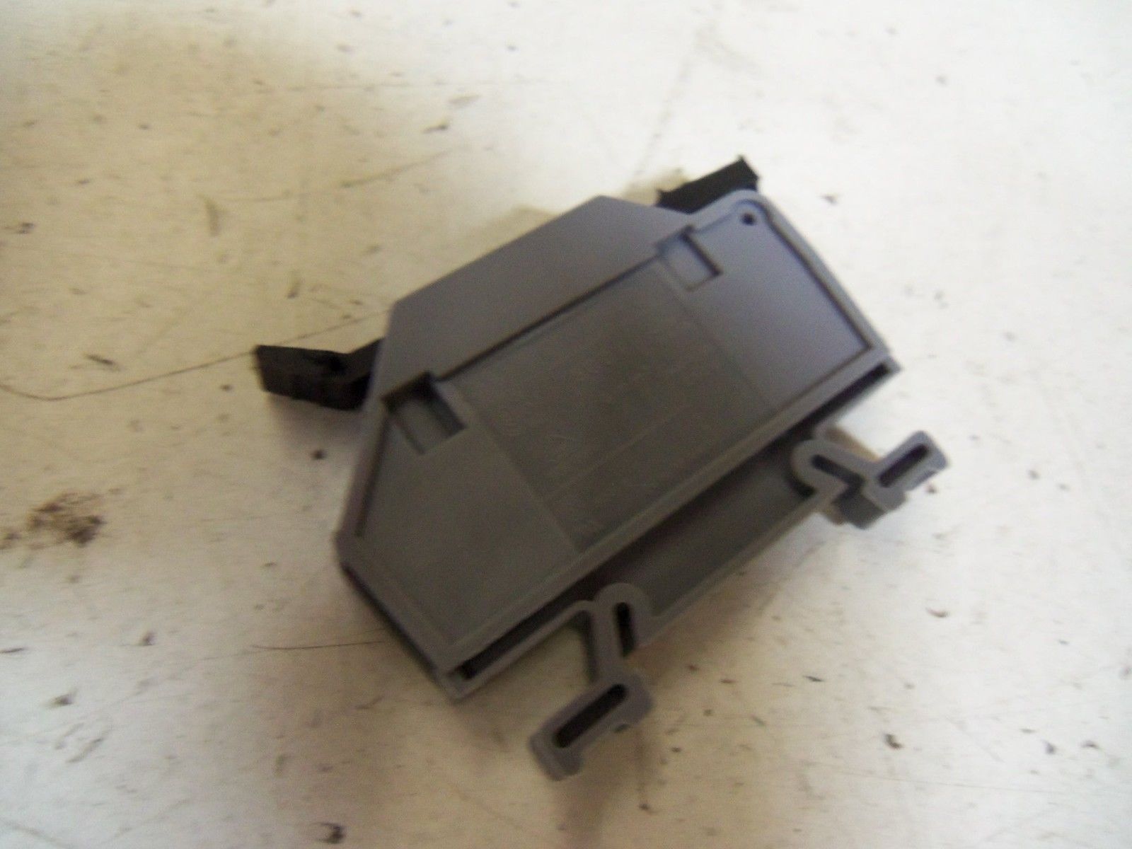LOT OF 8 DINNECTORS DN-F10L110 *NEW IN BOX*