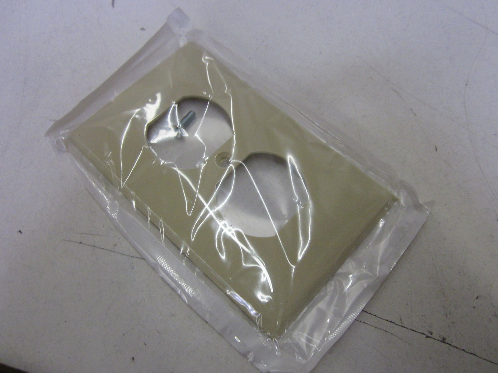 LOT OF 8 LEVITON 262B *NEW IN A FACTORY BAG*