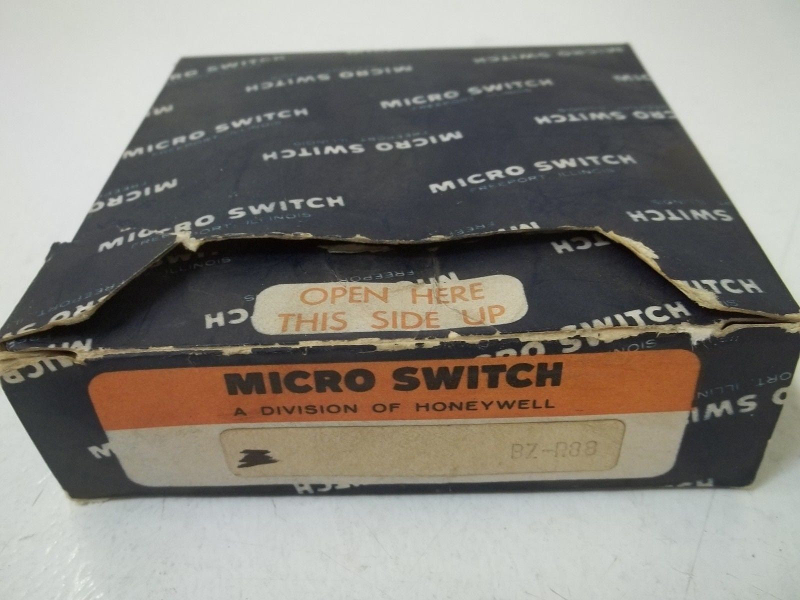 LOT OF 8 MICROSWITCH  BZ-R88 *NEW IN BOX*