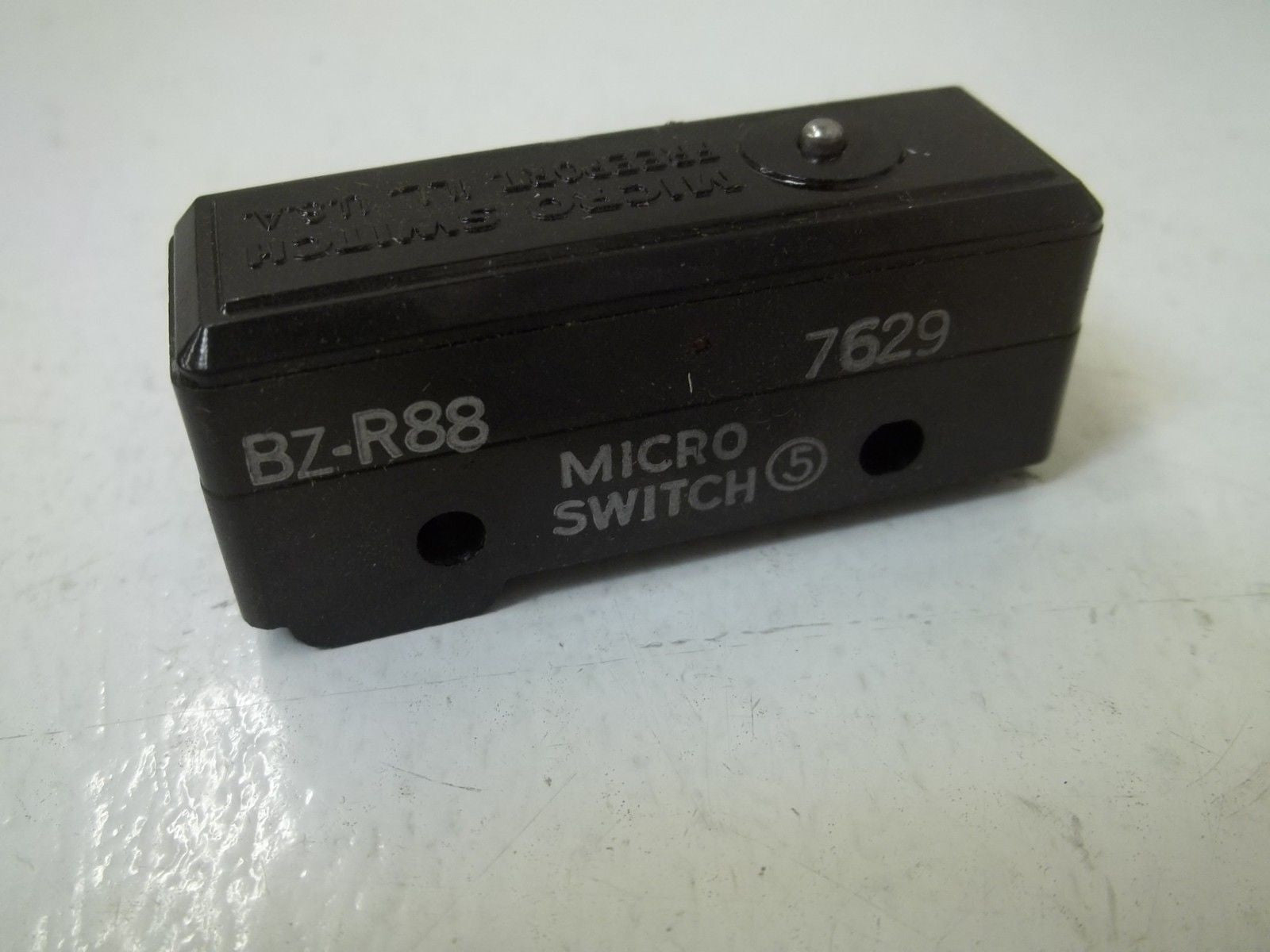 LOT OF 8 MICROSWITCH  BZ-R88 *NEW IN BOX*