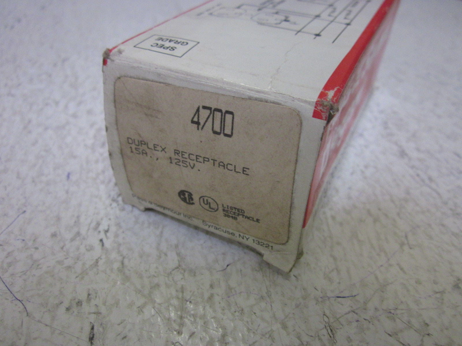 LOT OF 8 PASS & SEYMOUR 4700 125V DUPLEX RECEPTACLE *NEW IN BOX*