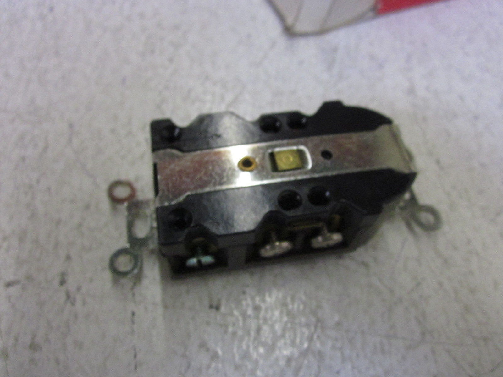 LOT OF 8 PASS & SEYMOUR 4700 125V DUPLEX RECEPTACLE *NEW IN BOX*