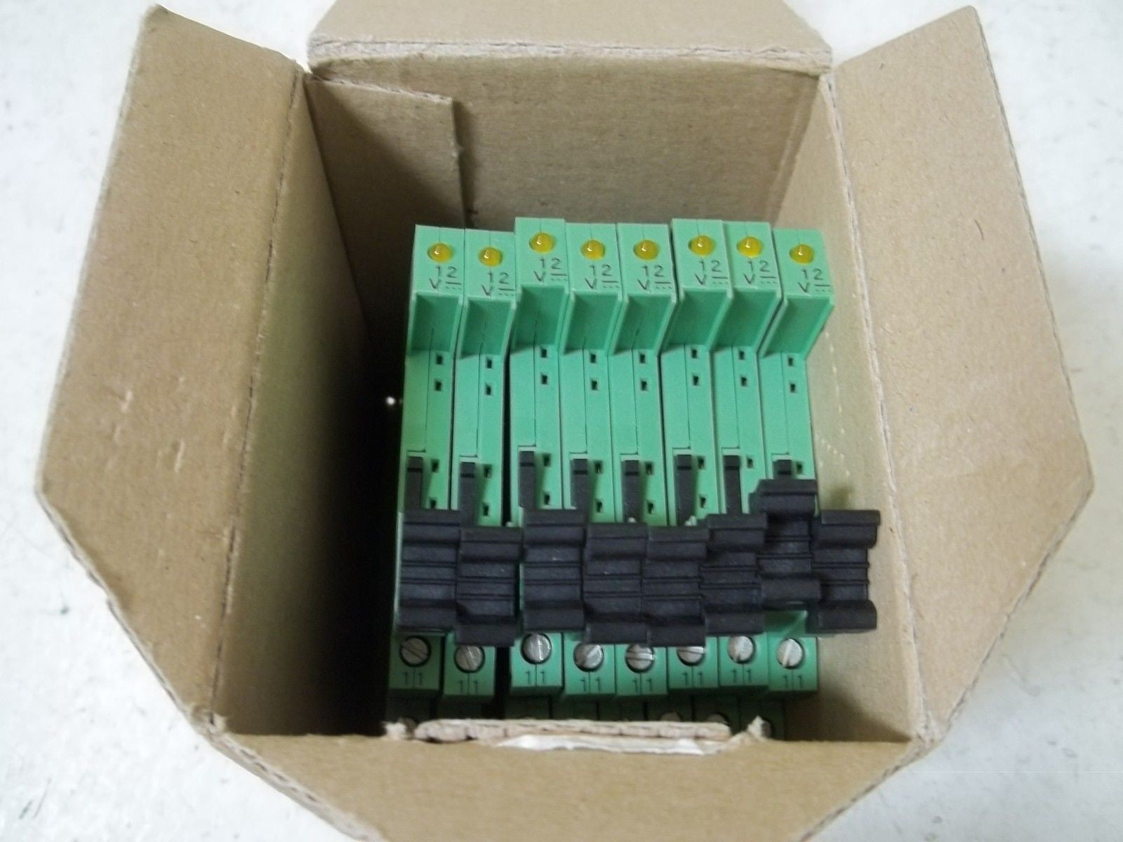 LOT OF 8 PHOENIX CONTACT PLC-BSC-12DC/21 TERMINAL BLOCK *NEW IN BOX*