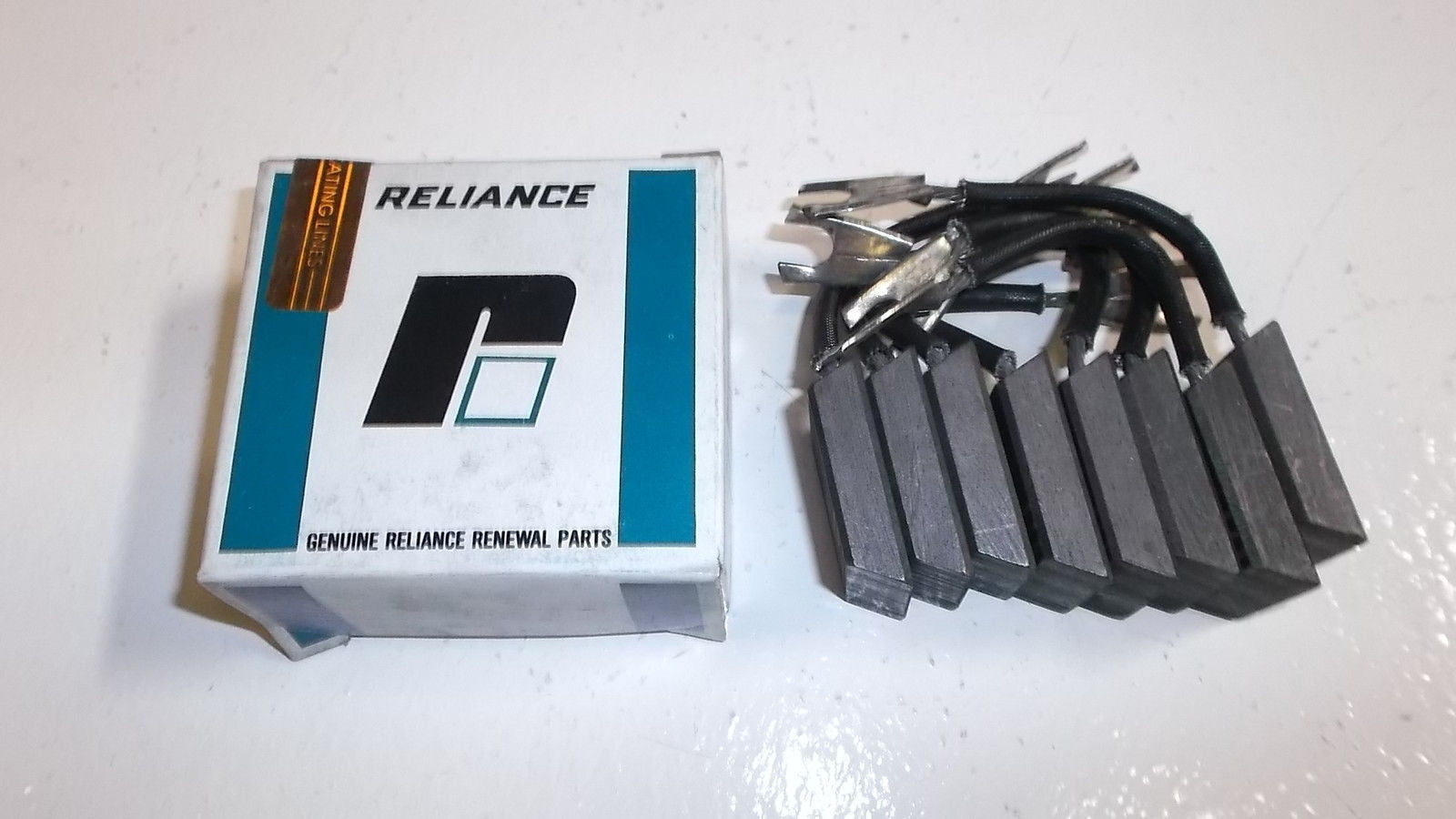 LOT OF 8 RELIANCE ELECTRIC CARBON MOTOR BRUSH 404844-BG *NEW IN BOX*