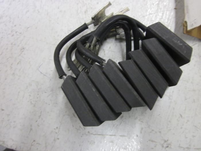 LOT OF 8 RELIANCE ELECTRIC 404844-BG CARBON MOTOR BRUSH *NEW IN BOX*