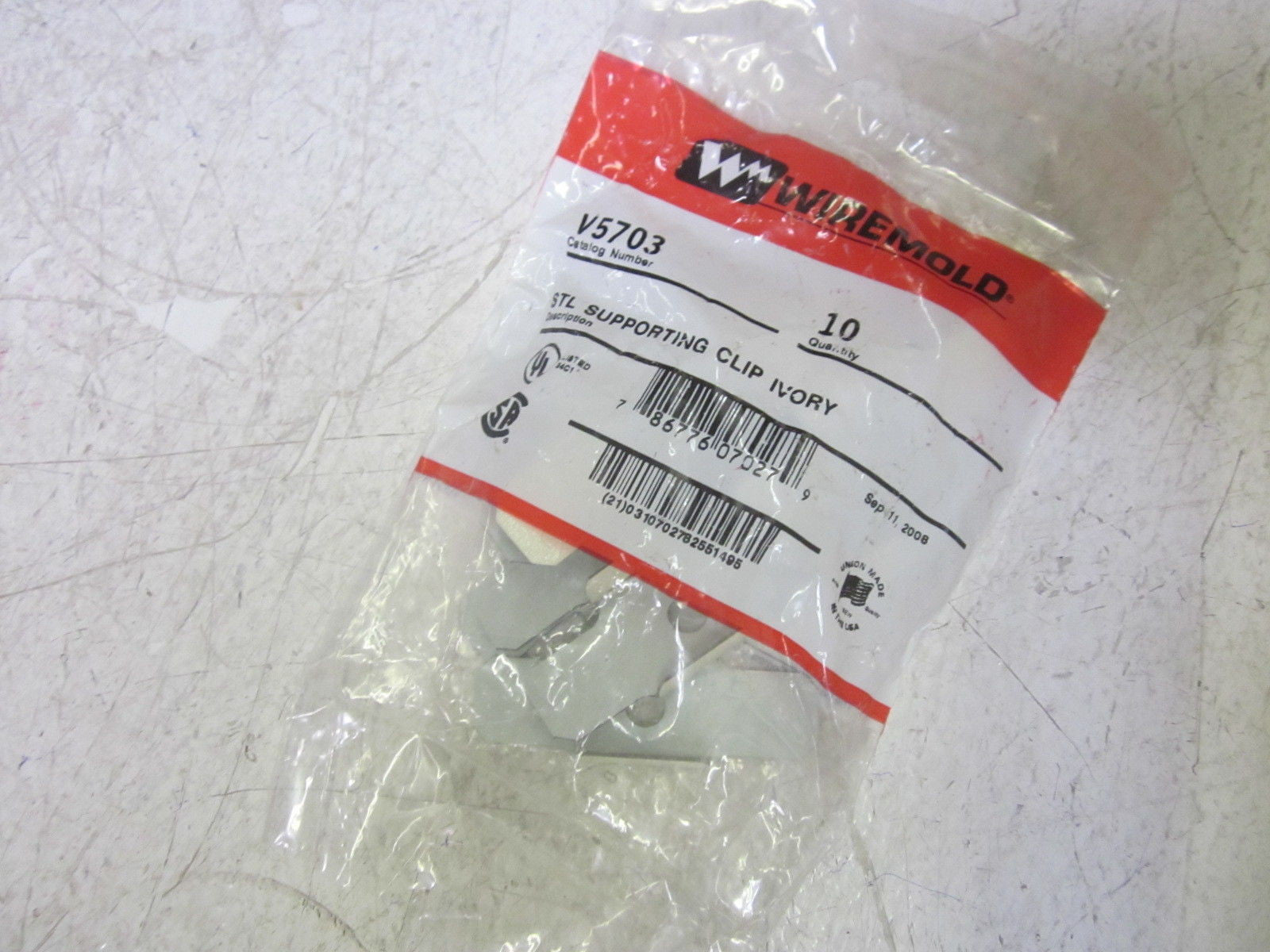 LOT OF 90 WIREMOLD V5703 STL SUPPORTING CLIP, IVORY *NEW IN A FACTORY BAG*