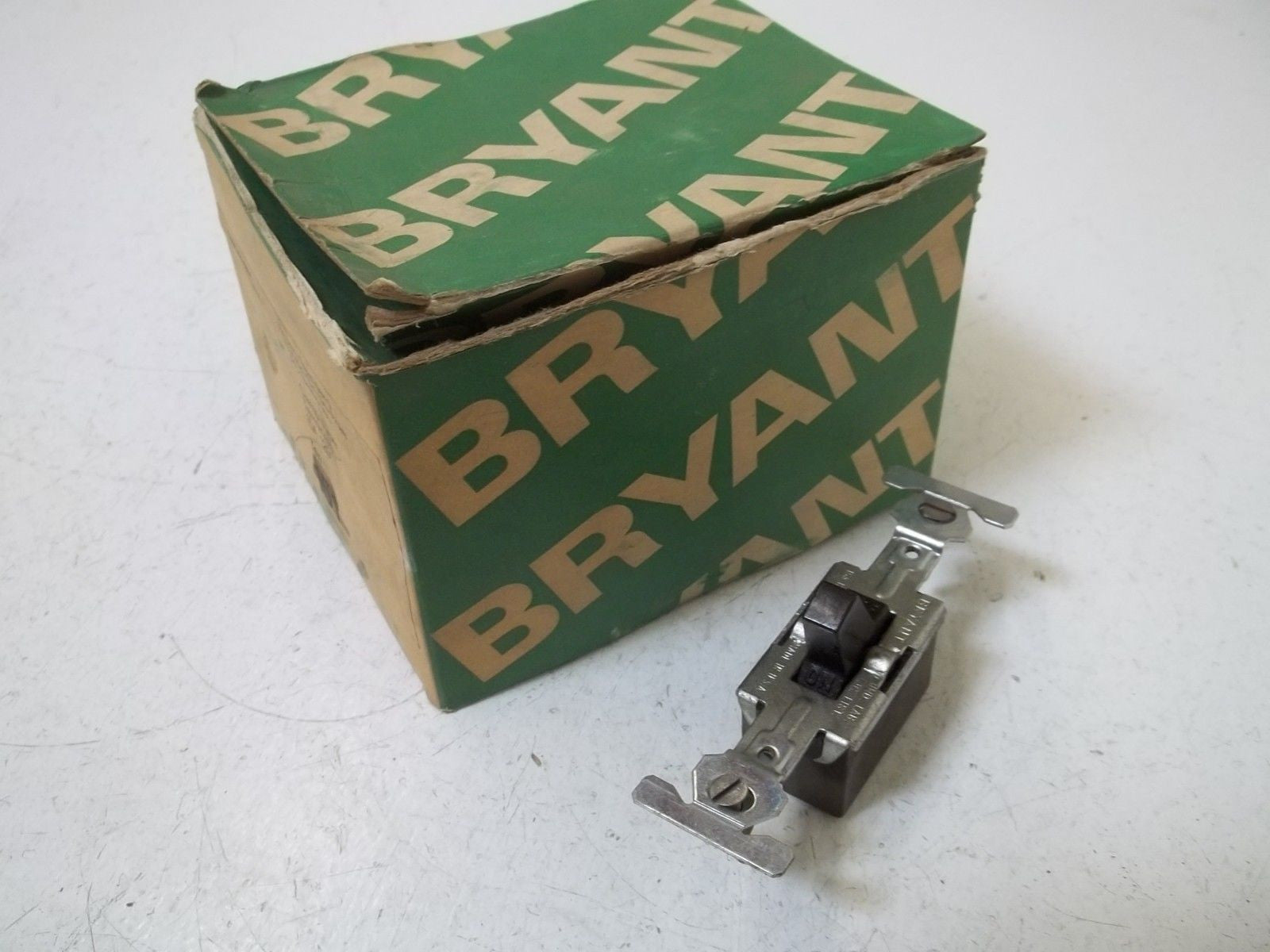 LOT OF 9 BRYANT 151 BROWN STANDARD HANDLE SINGLE-POLE *NEW IN BOX*