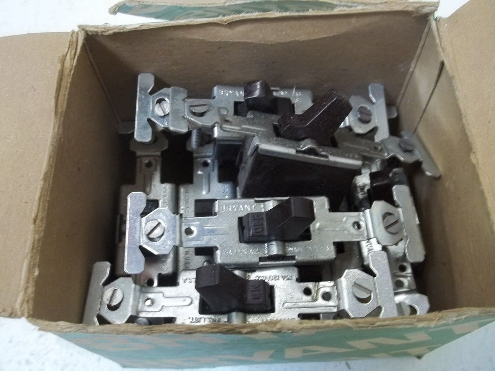 LOT OF 9 BRYANT 151 BROWN STANDARD HANDLE SINGLE-POLE *NEW IN BOX*