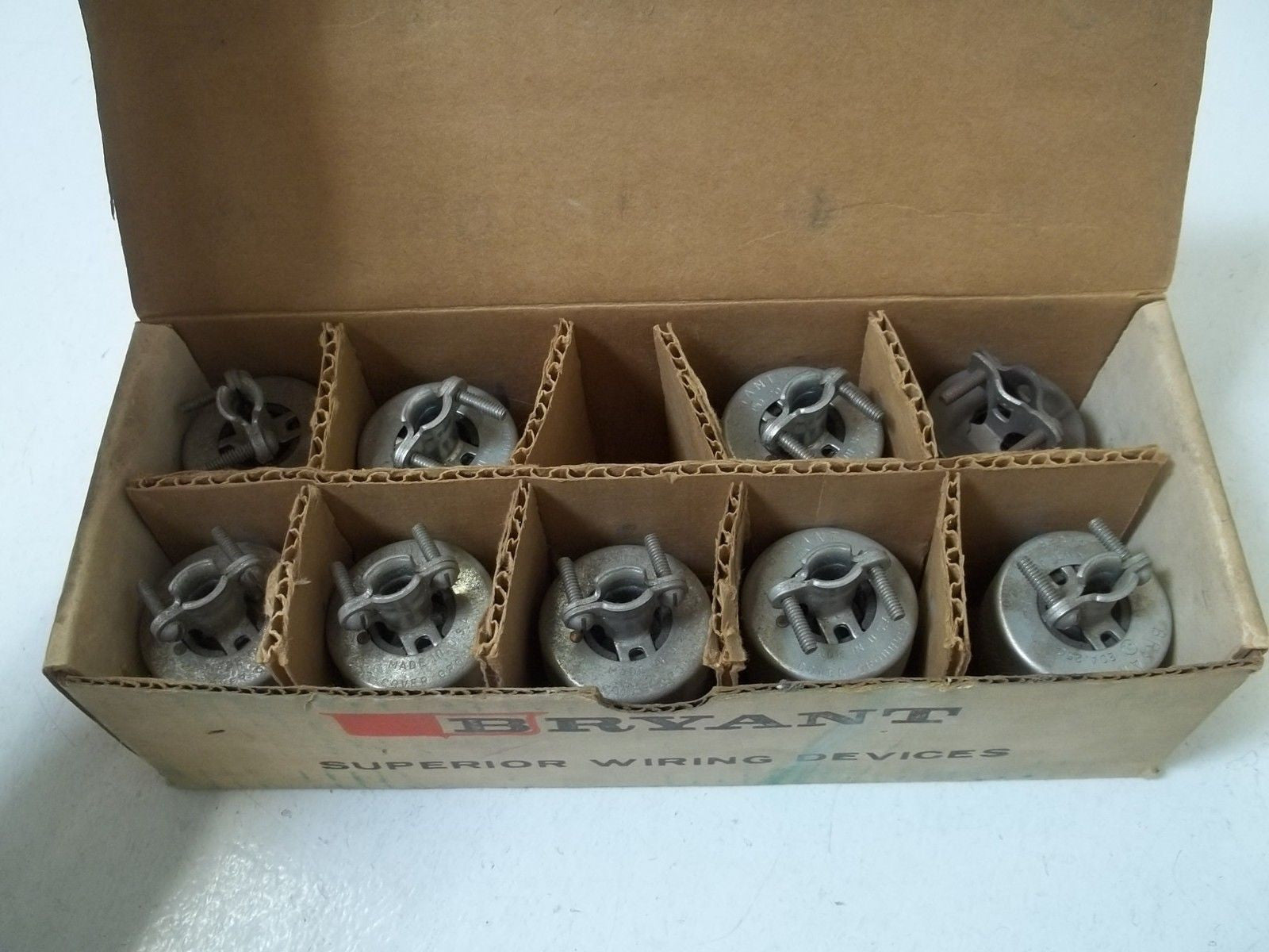 LOT OF 9 BRYANT 5369 PLUG CONNECTOR *NEW IN BOX*