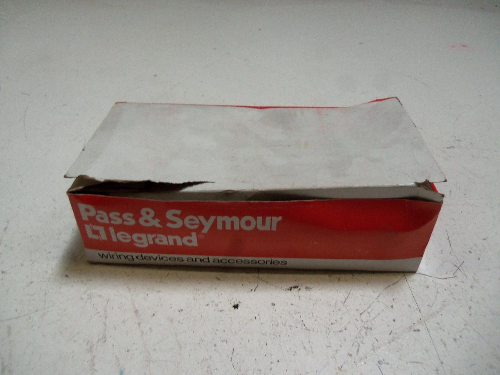PASS & SEYMOUR 5890-I COMBINATION RECEPTACLE *NEW IN BOX*