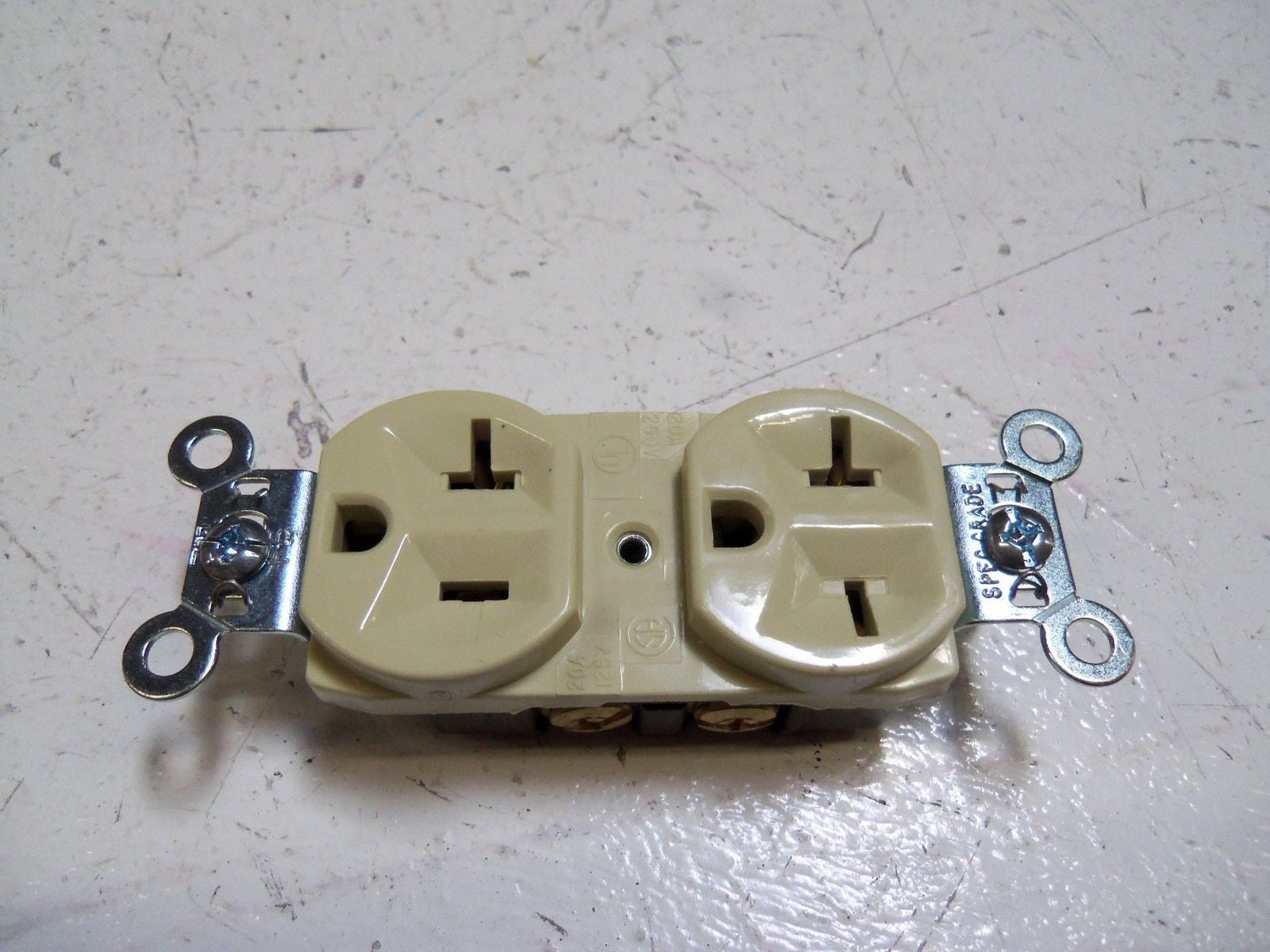 PASS & SEYMOUR 5890-I COMBINATION RECEPTACLE *NEW IN BOX*