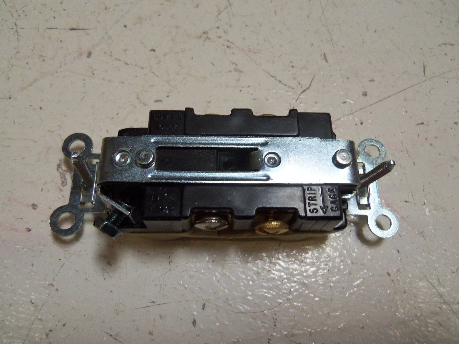 PASS & SEYMOUR 5890-I COMBINATION RECEPTACLE *NEW IN BOX*