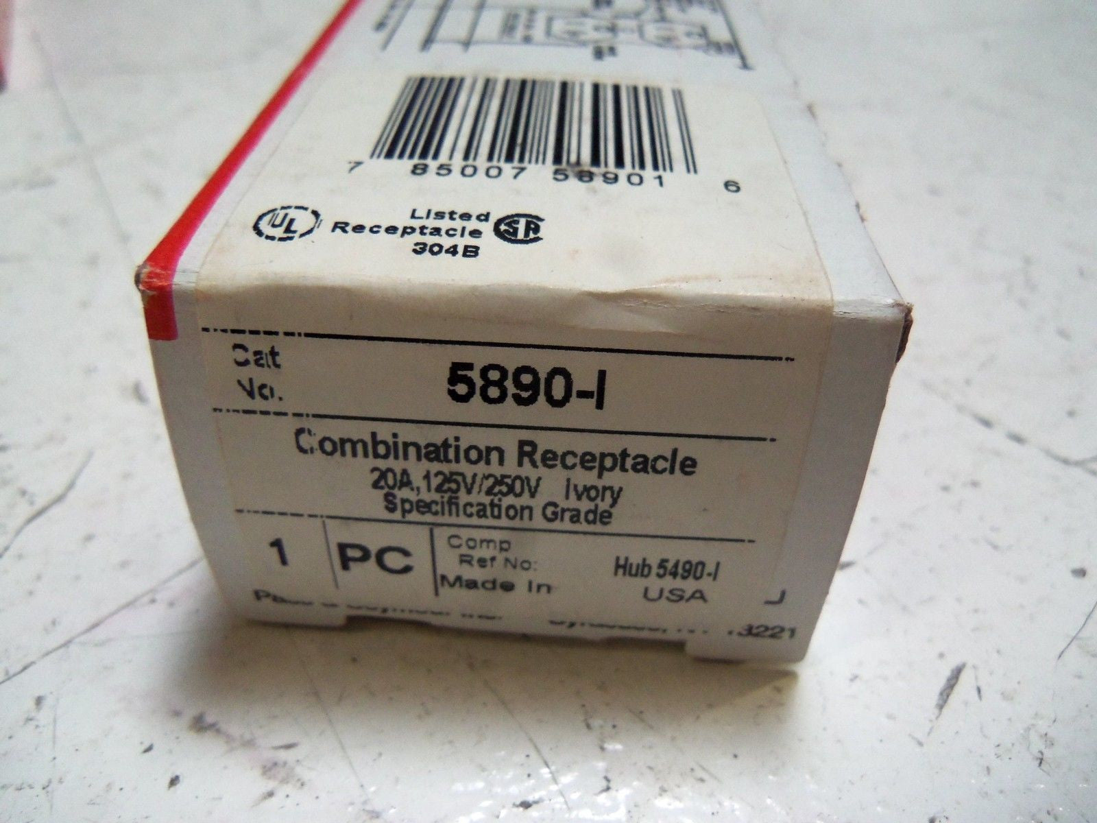 PASS & SEYMOUR 5890-I COMBINATION RECEPTACLE *NEW IN BOX*