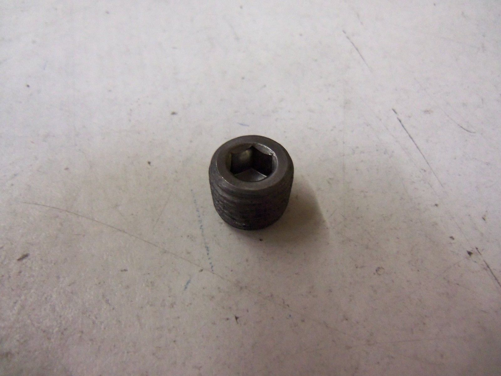 LOT OF APPROXIMATELY 90 FASTENAL 24133 * NEW IN FACTORY BAG *
