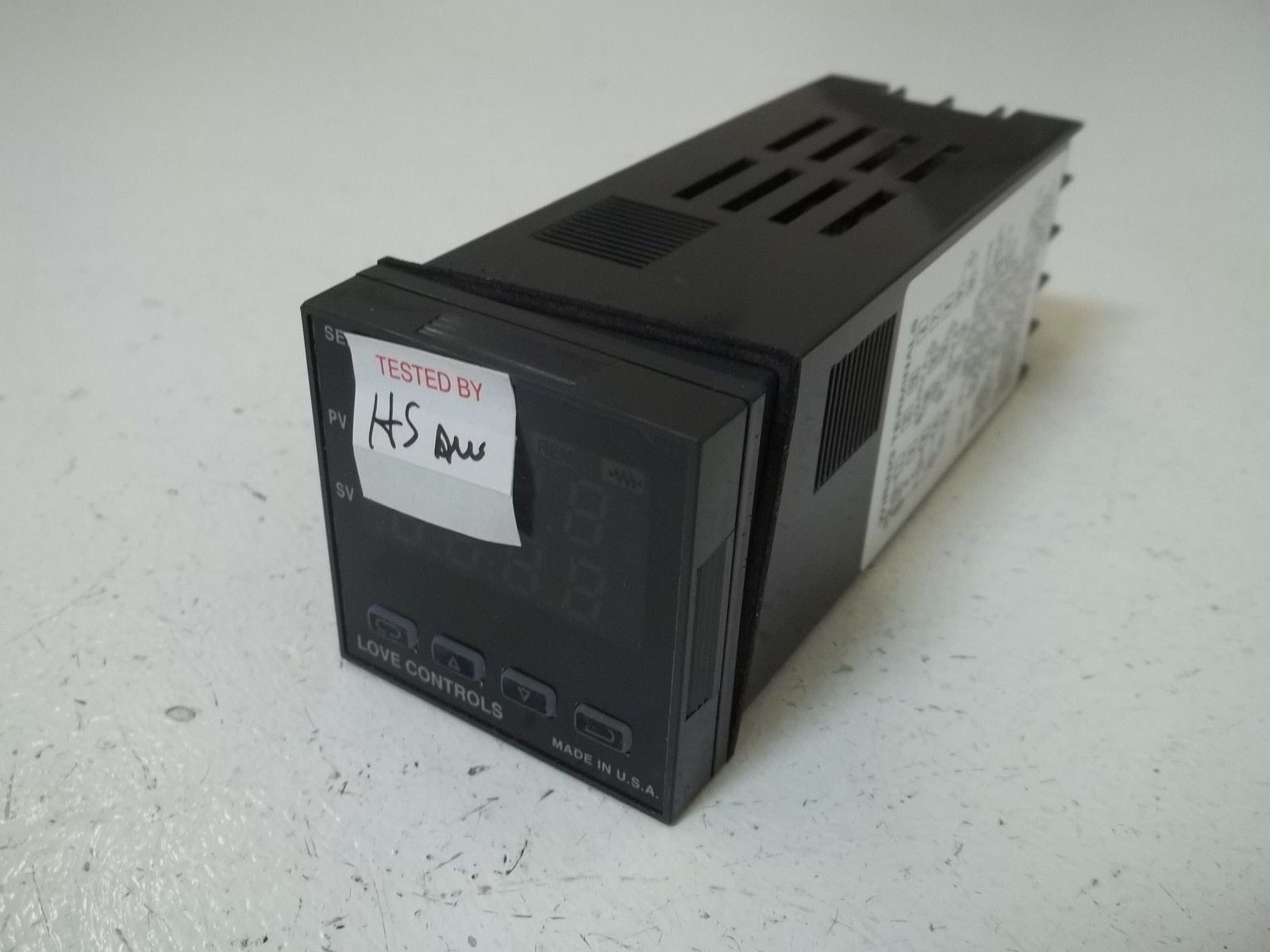 LOVE CONTROLS 16A2150 PROGRAMMABLE TEMPERATURE CONTROLLER *USED*