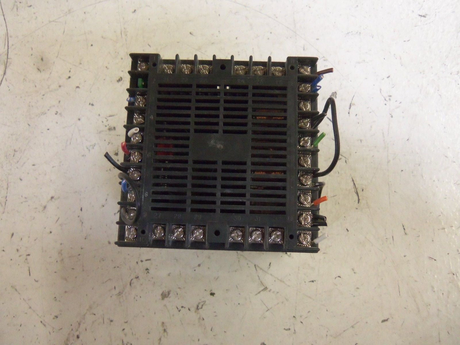 LOVE CONTROLS 26133 TEMPERATURE CONTROLLER *USED*