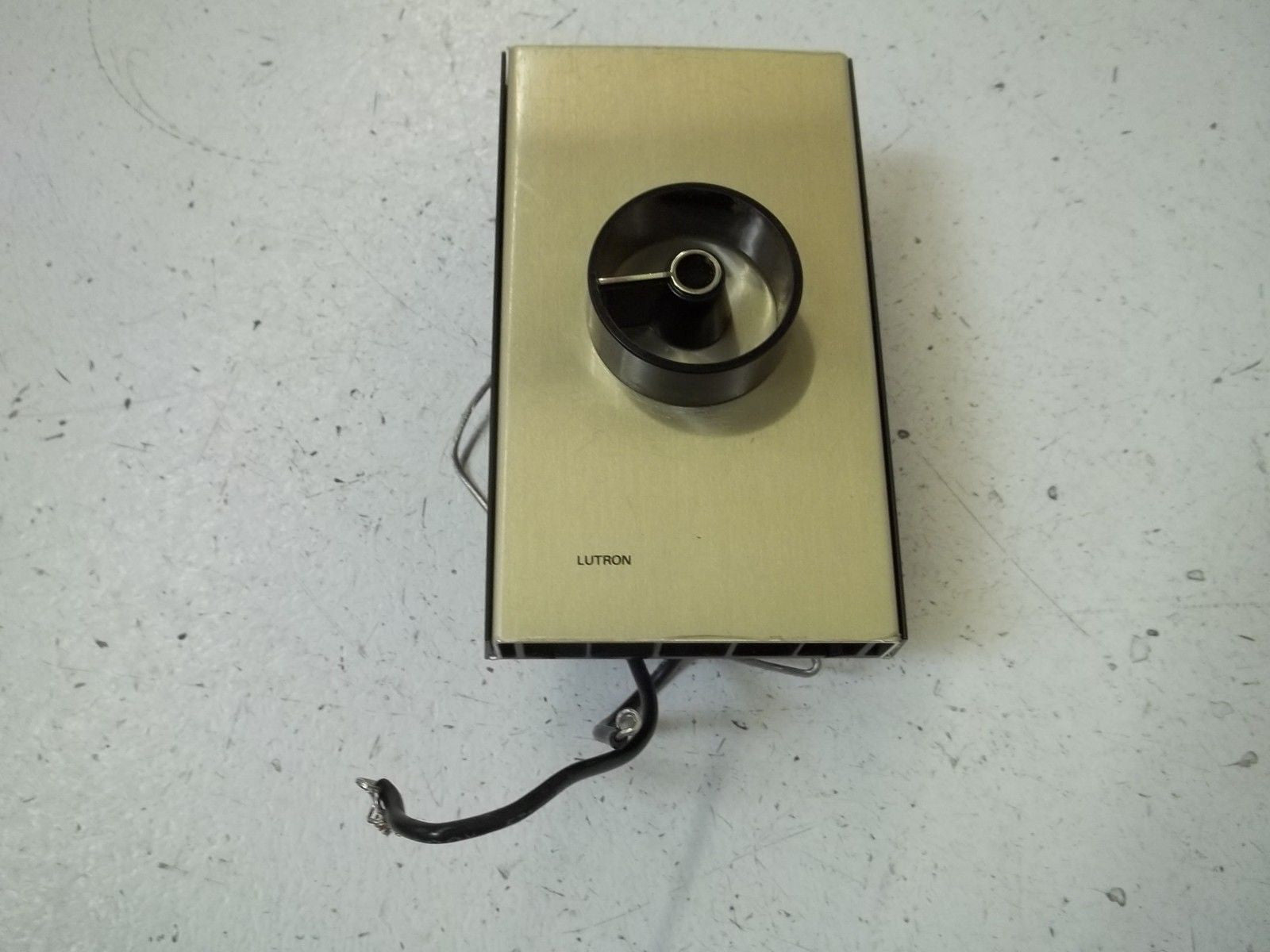 LUTRON 5A314 COMMERCIAL GRADE ROTARY DIMMER *USED*