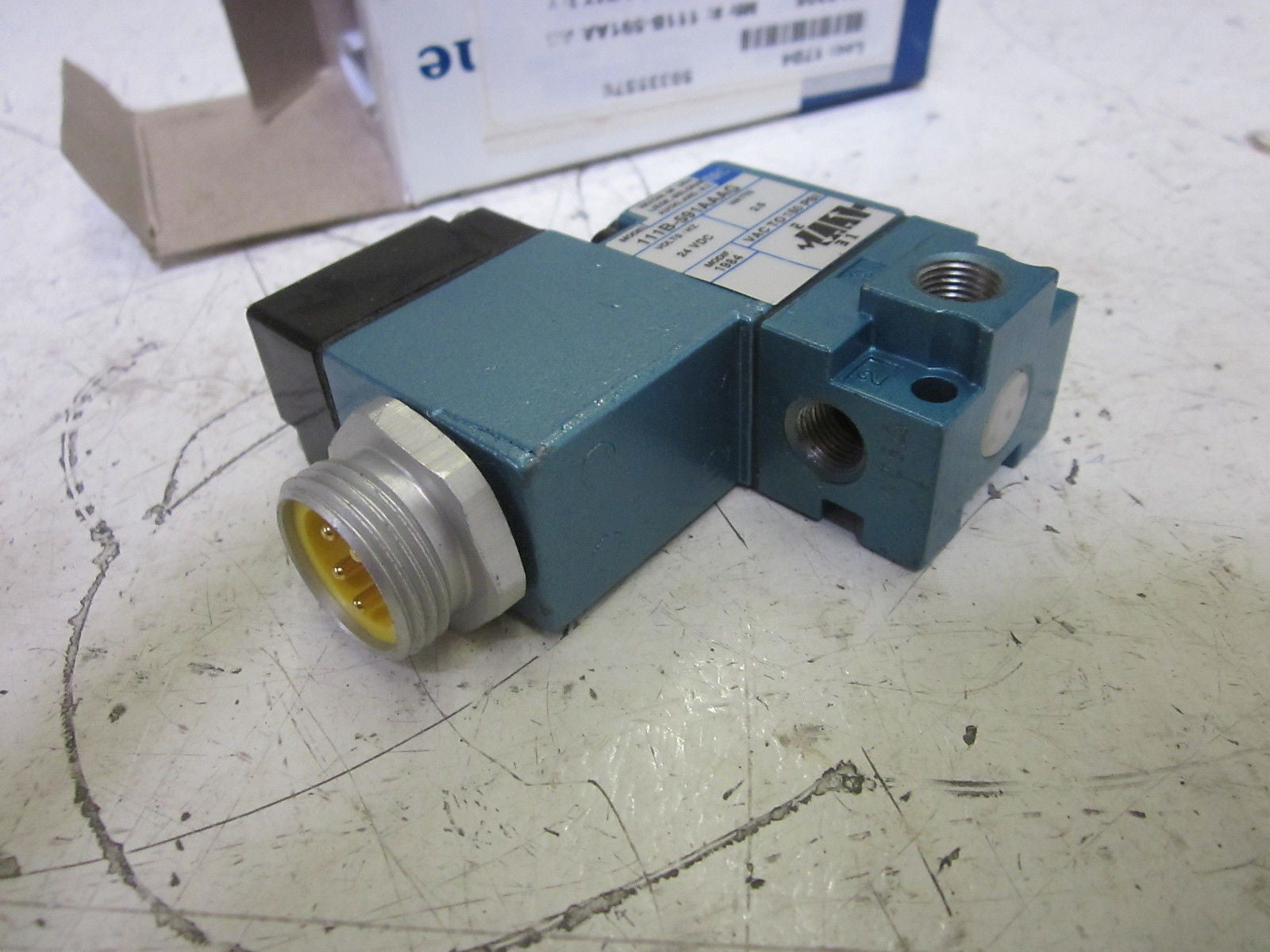 MAC 111B-591AAAG DIRECTIONAL VALVE 3-WAY 24VDC *NEW IN BOX*