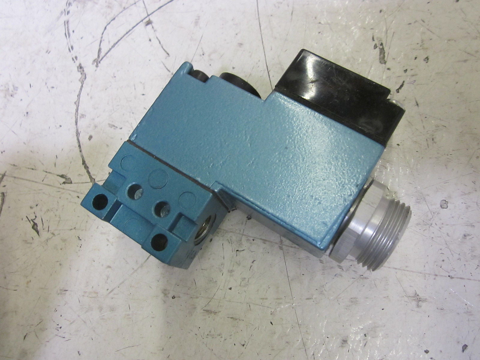 MAC 111B-591AAAG DIRECTIONAL VALVE 3-WAY 24VDC *NEW IN BOX*