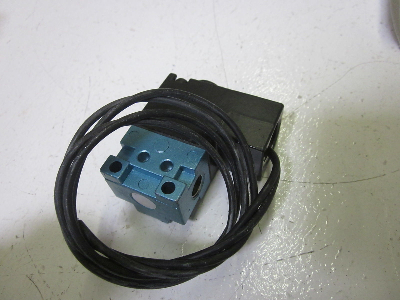 MAC 111B0111CA SOLENOID VALVE  *NEW IN BOX*