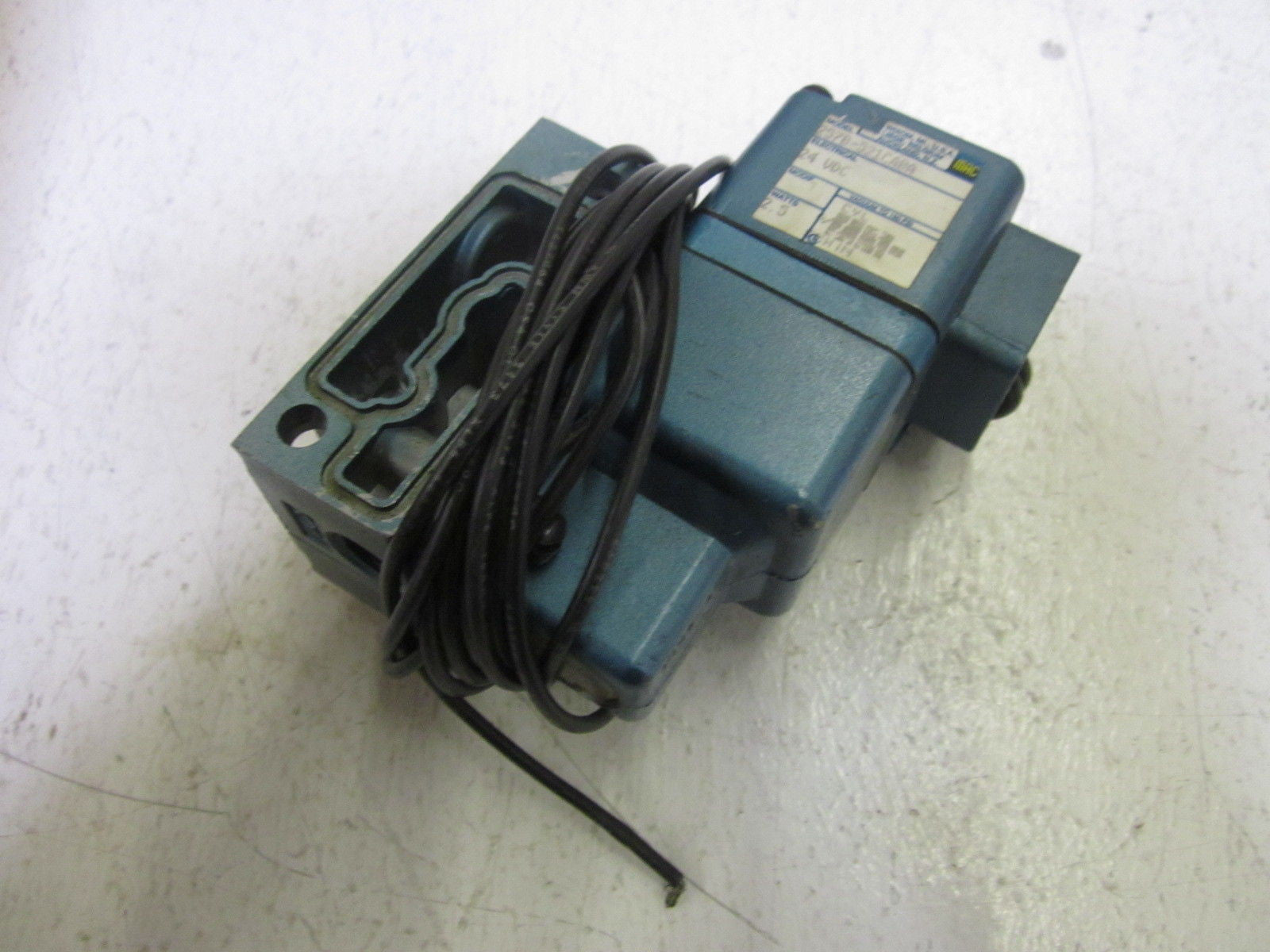 MAC 257B-521CABA *USED*