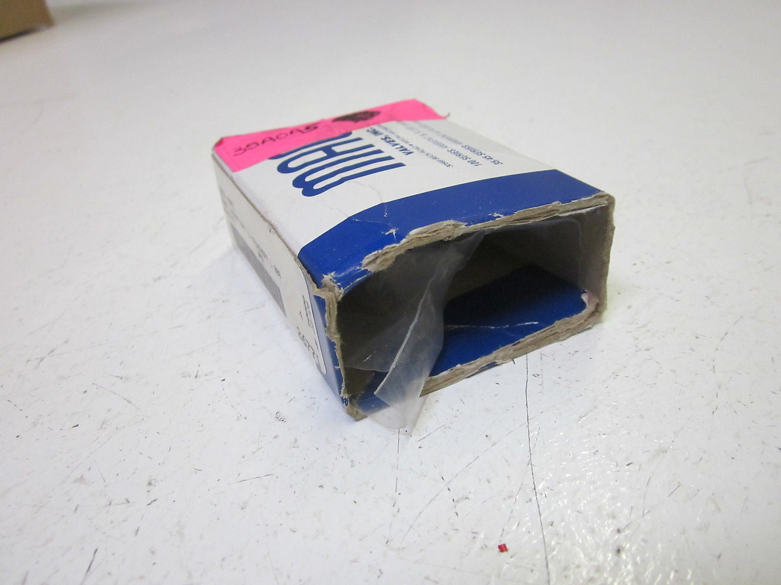 MAC 35A-0AE RIPPED BOX (AS PICTURED) *NEW IN BOX*
