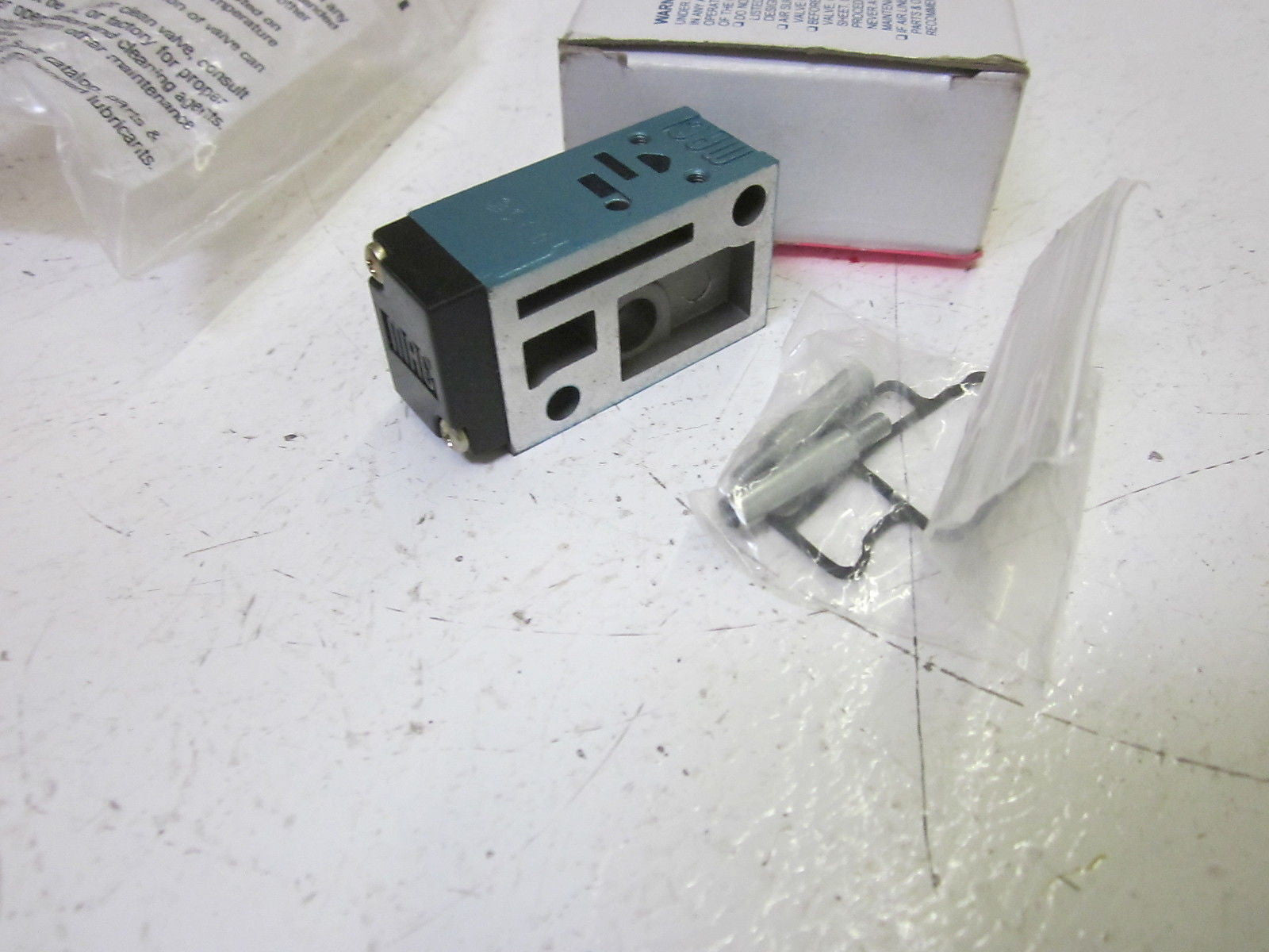 MAC 35A-0AE RIPPED BOX (AS PICTURED) *NEW IN BOX*
