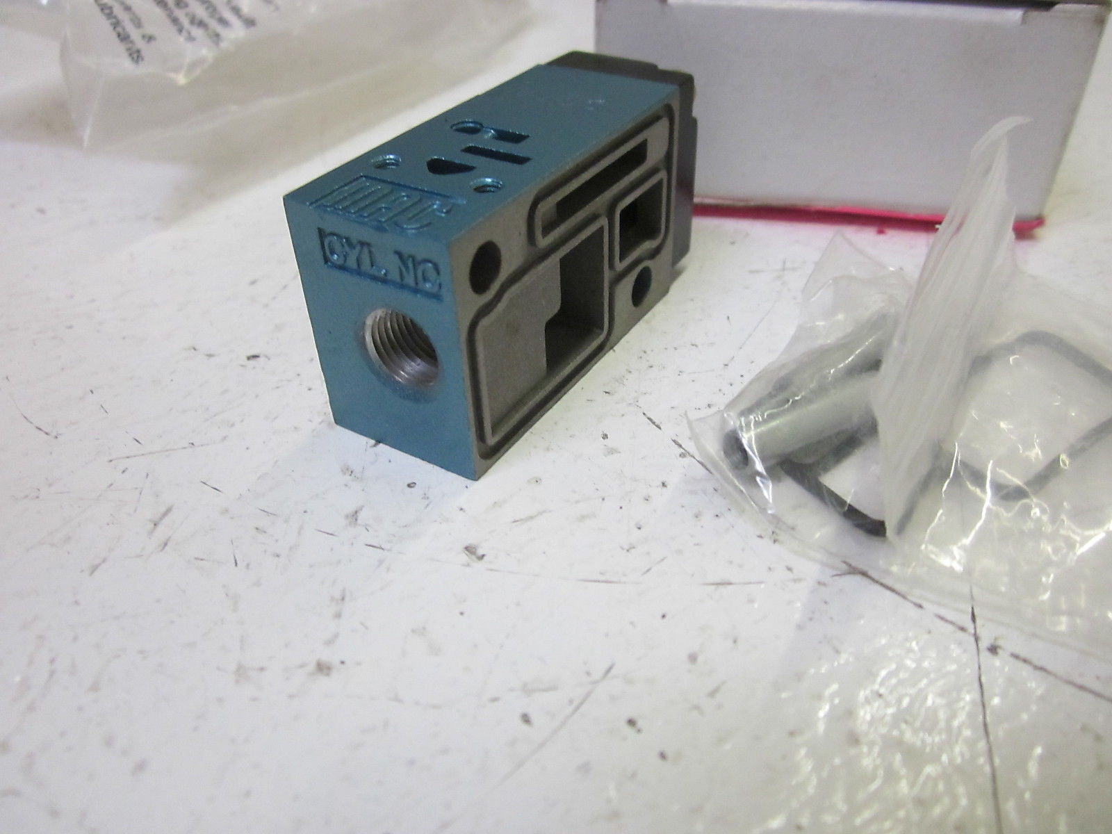 MAC 35A-0AE RIPPED BOX (AS PICTURED) *NEW IN BOX*