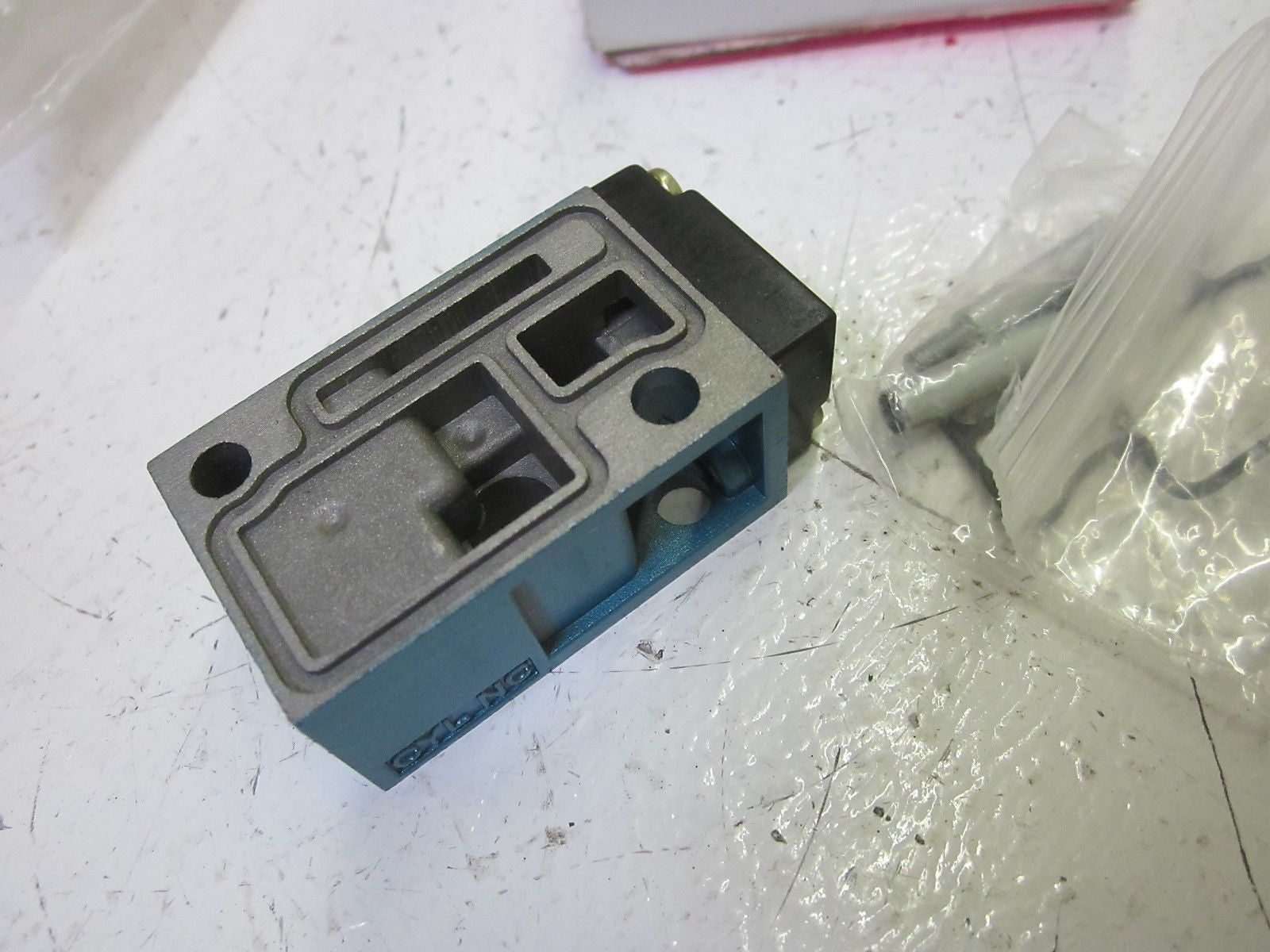 MAC 35A-0AE RIPPED BOX (AS PICTURED) *NEW IN BOX*