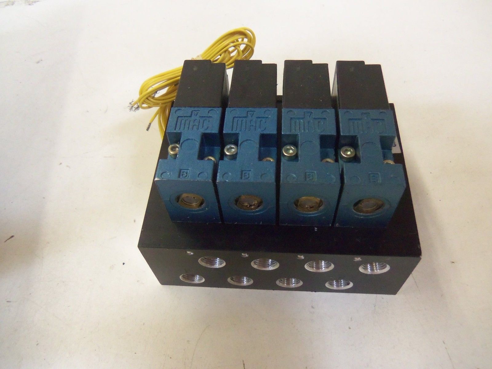 MAC 45A-L00-DDAJ-1FM9 WITH CIRCUIT BAR  *NEW NO BOX*